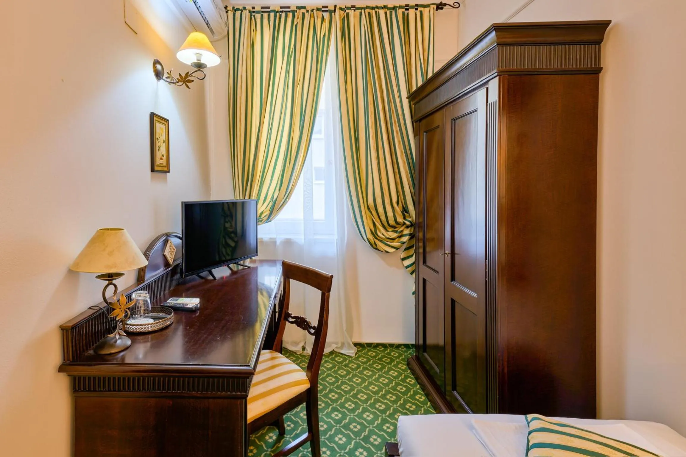 Bed in Hotel Classico Timisoara