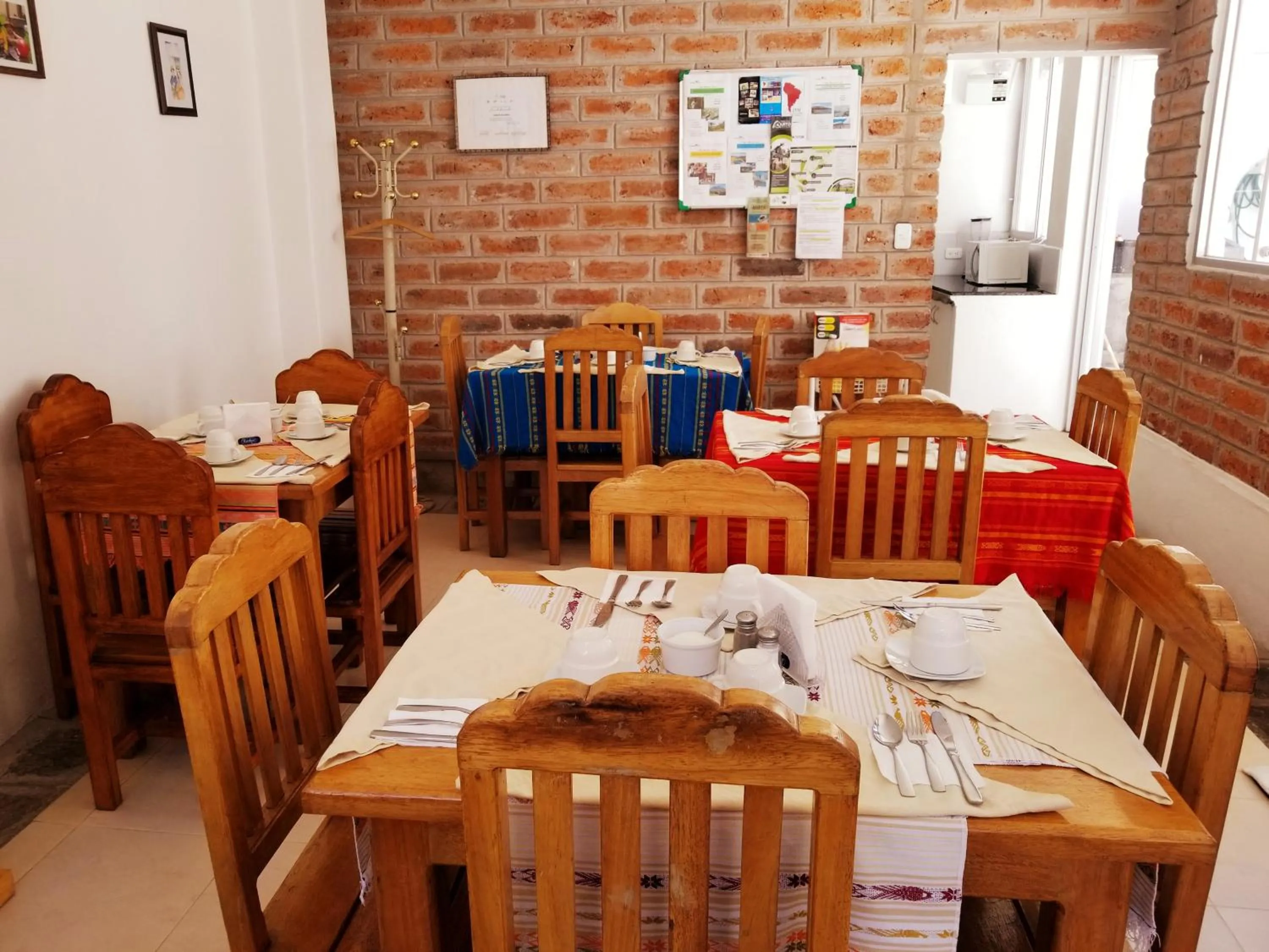 Restaurant/places to eat in Heritage Inn