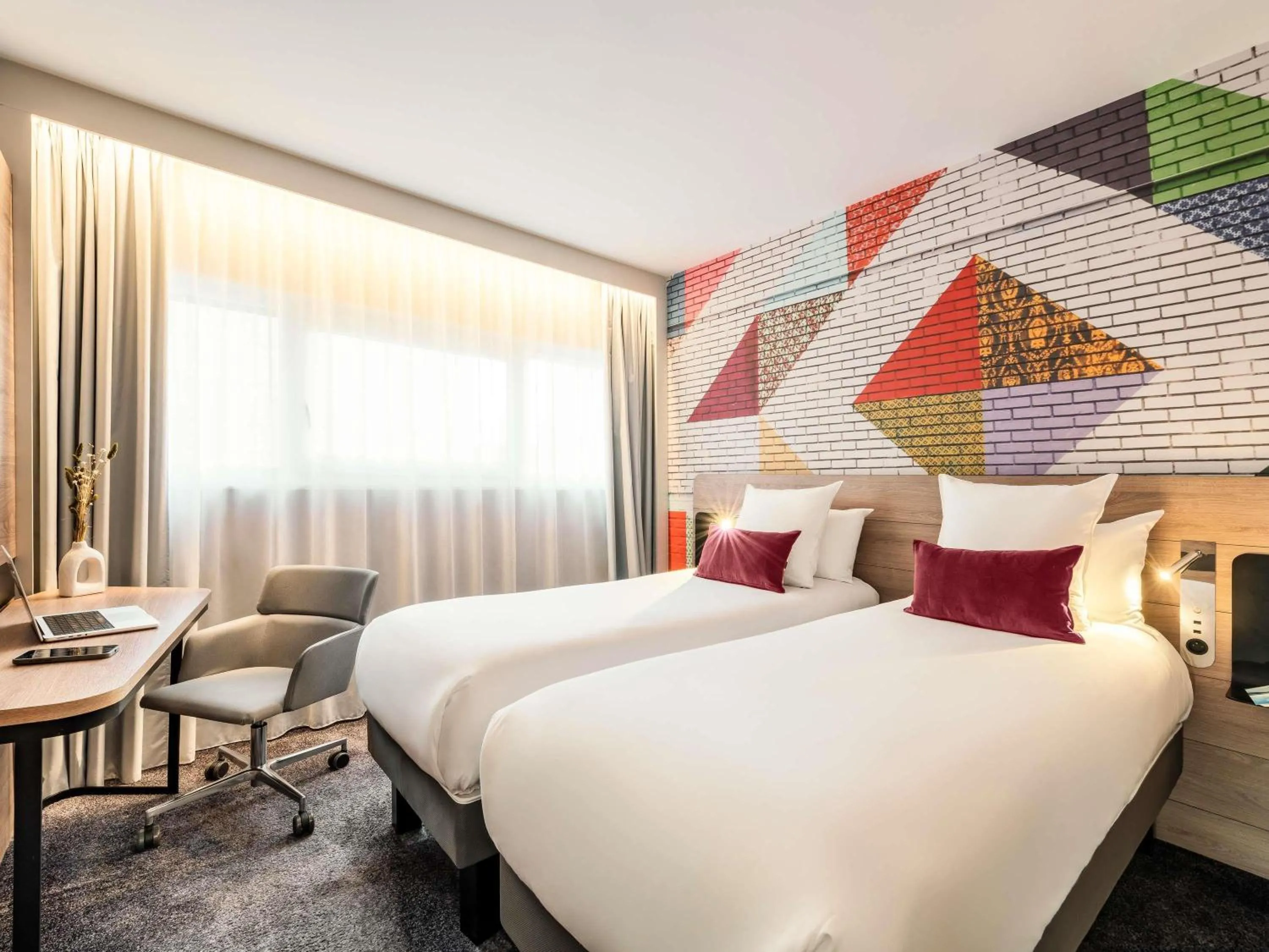 Classic Twin Room in Novotel Paris La Défense Nanterre