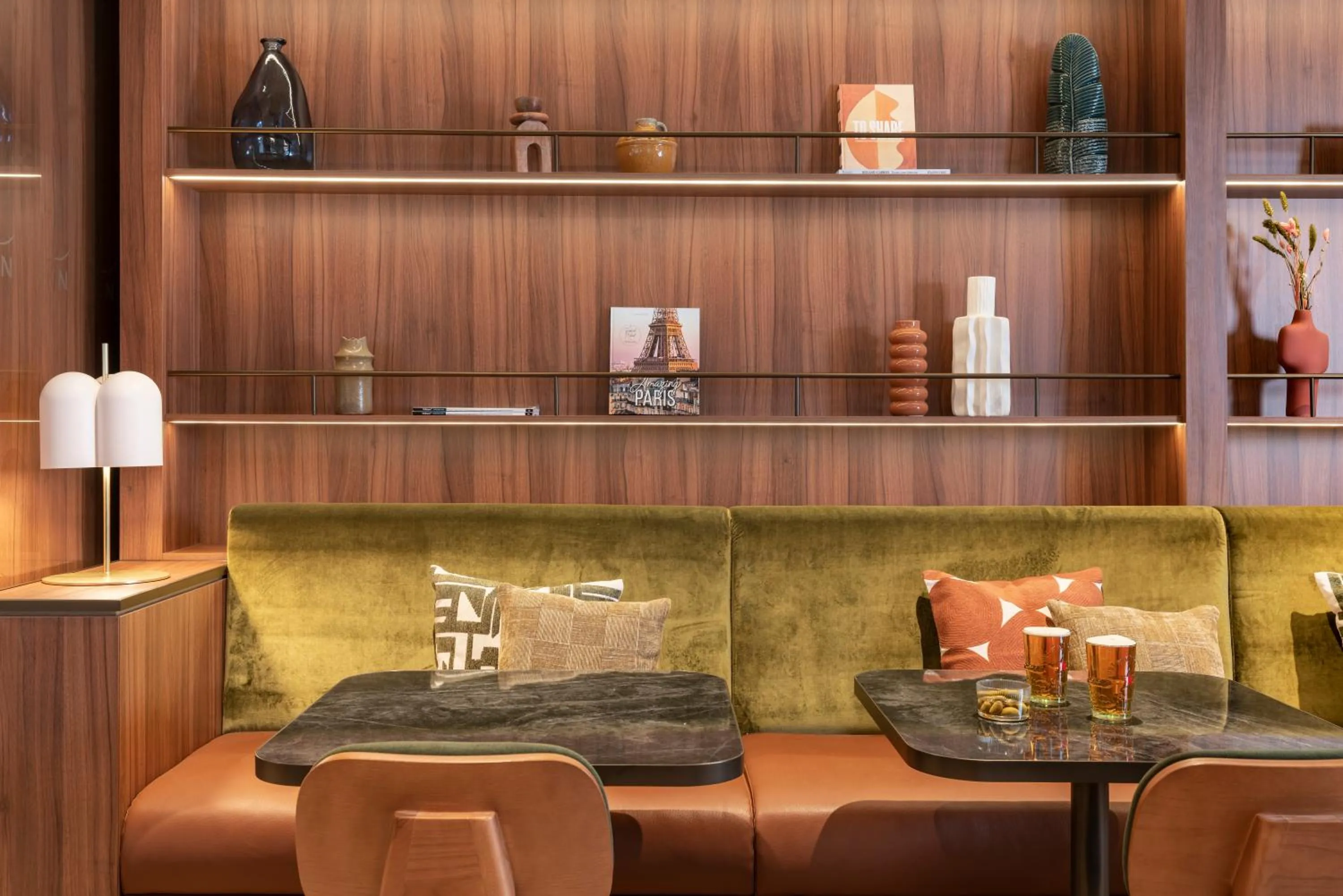 Lounge or bar in Novotel Paris La Défense Nanterre