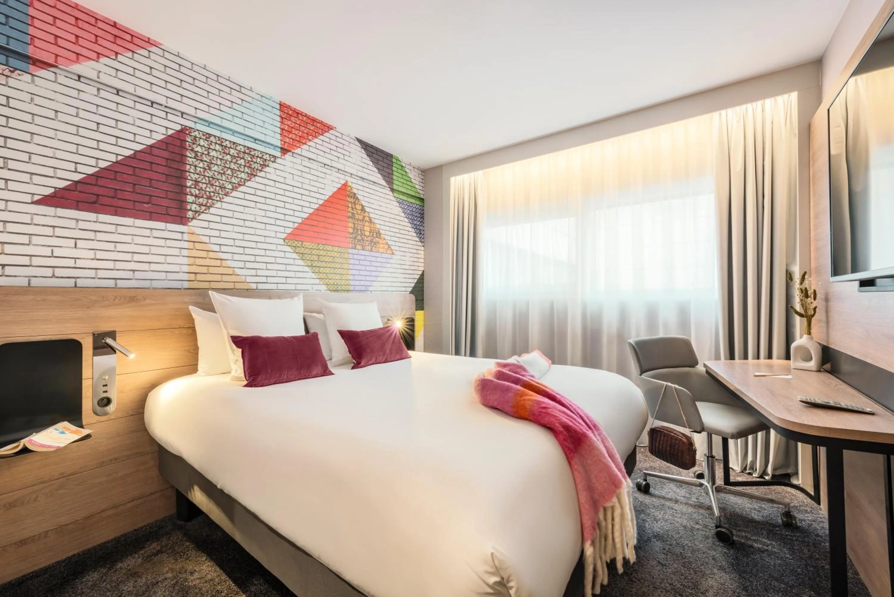 Photo of the whole room, Bed in Novotel Paris La Défense Nanterre