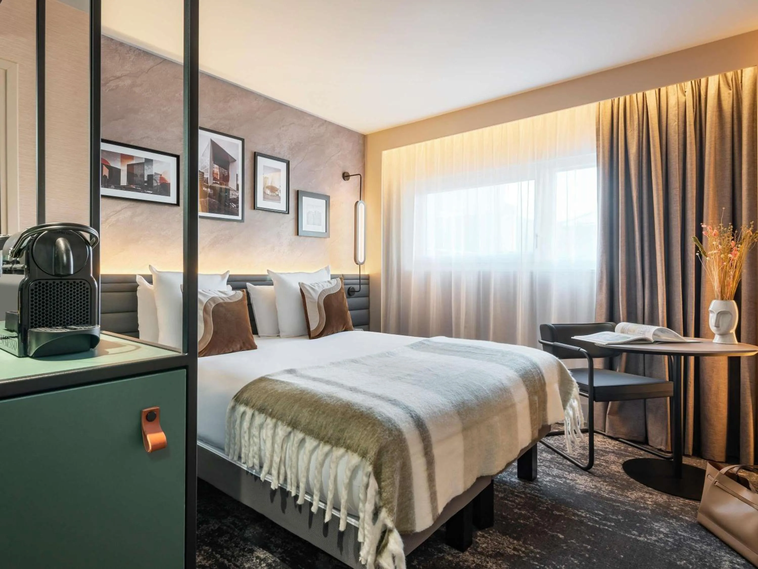 Bedroom, Bed in Novotel Paris La Défense Nanterre