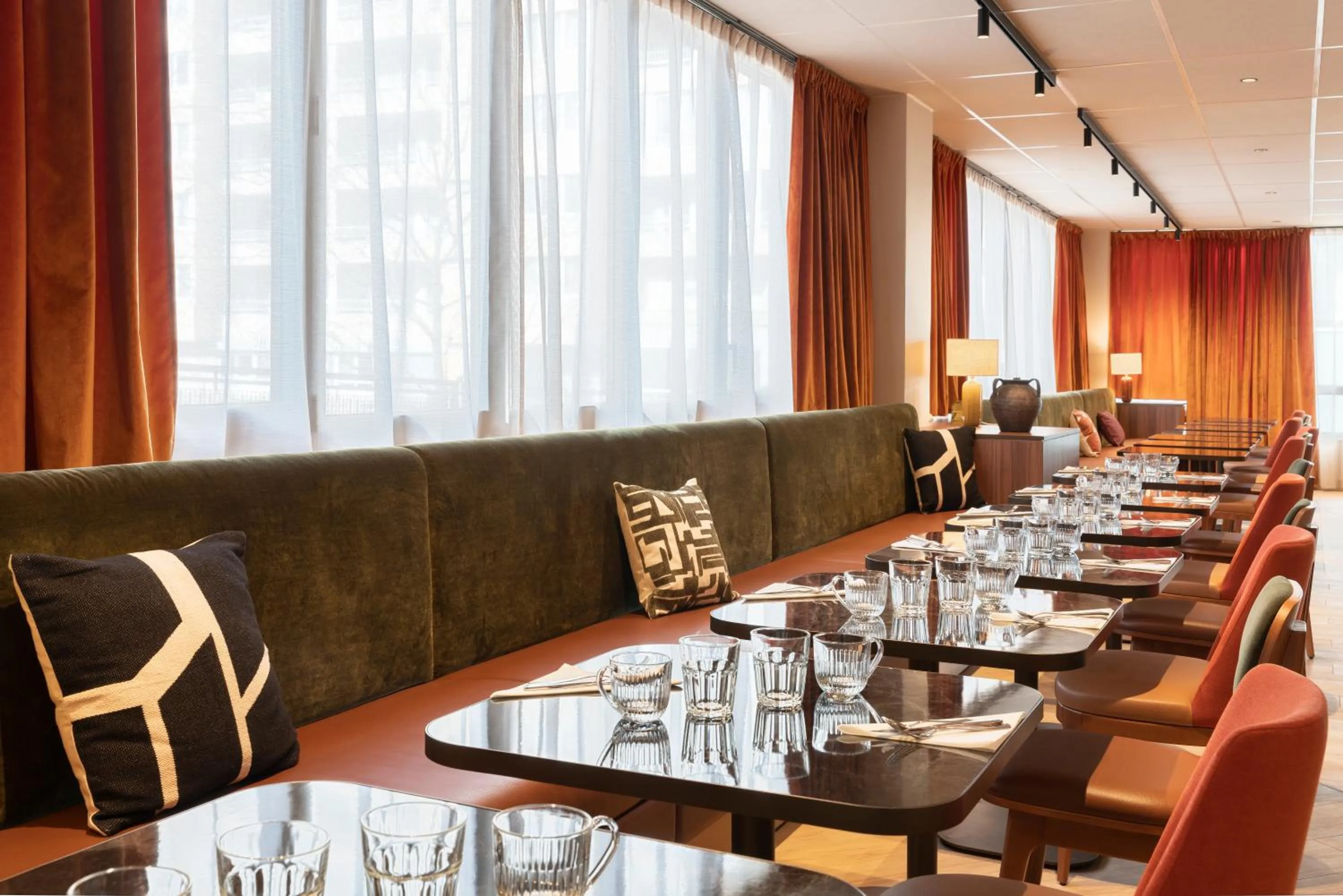 Restaurant/places to eat in Novotel Paris La Défense Nanterre