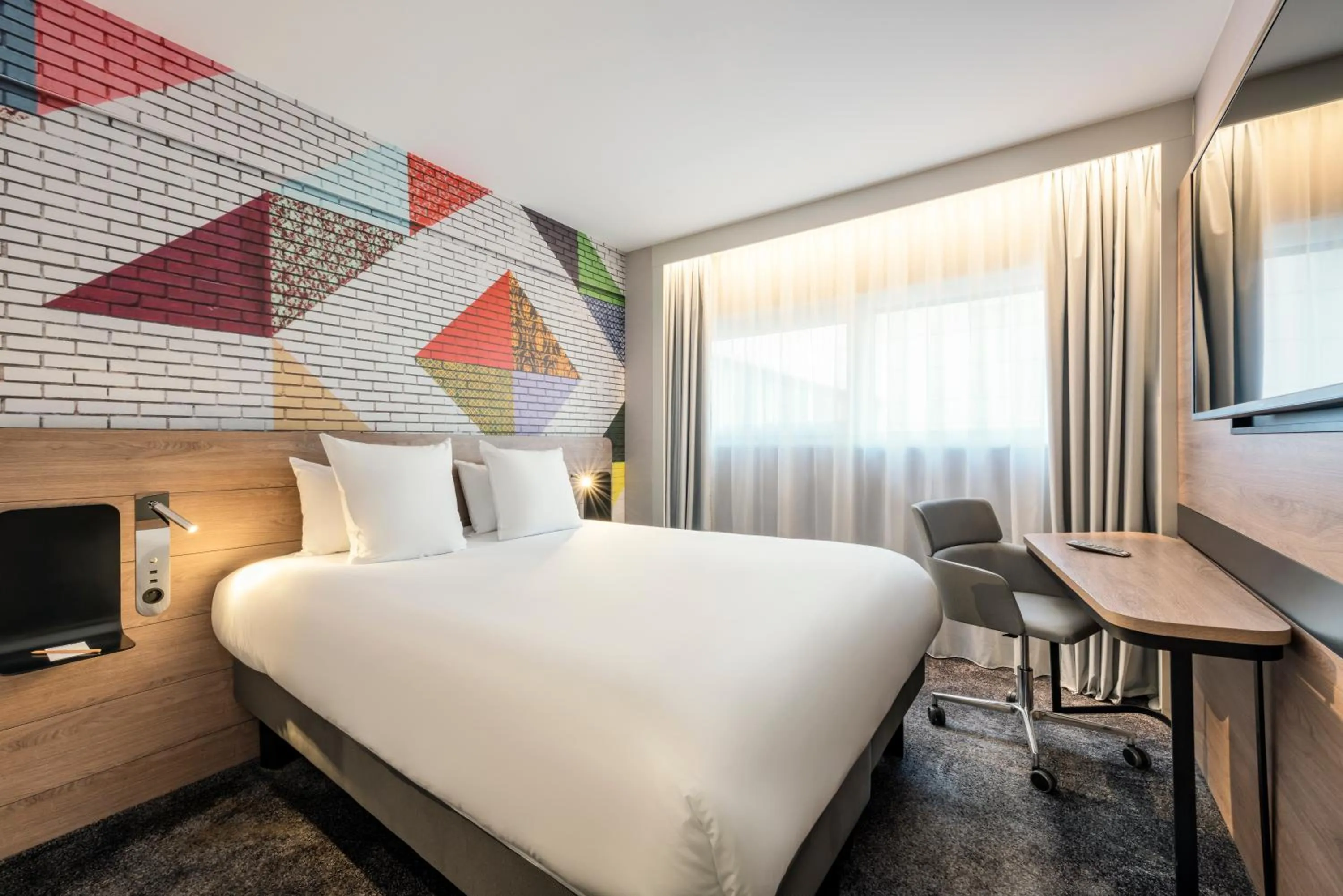 Photo of the whole room, Bed in Novotel Paris La Défense Nanterre