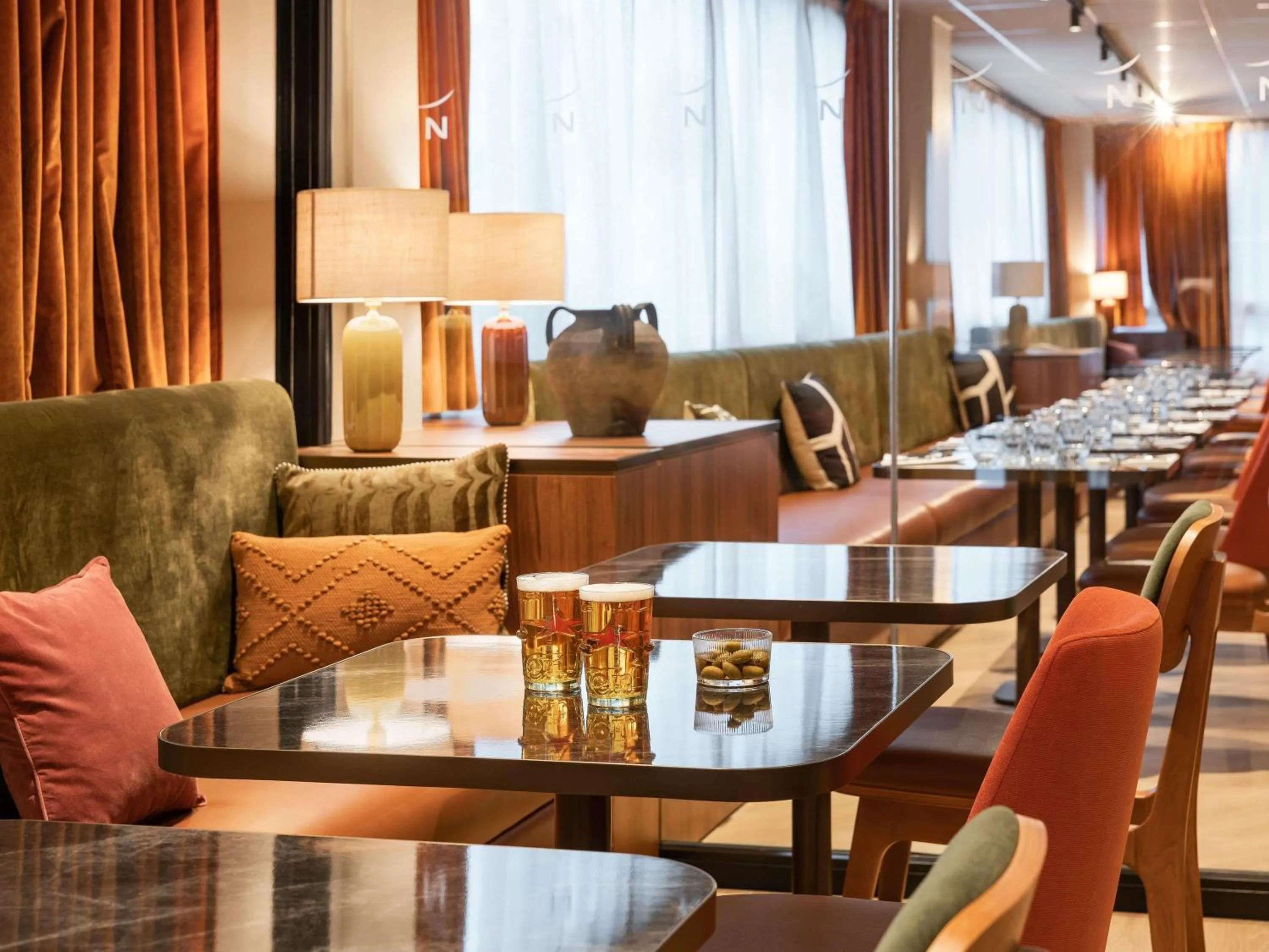 Lounge or bar in Novotel Paris La Défense Nanterre