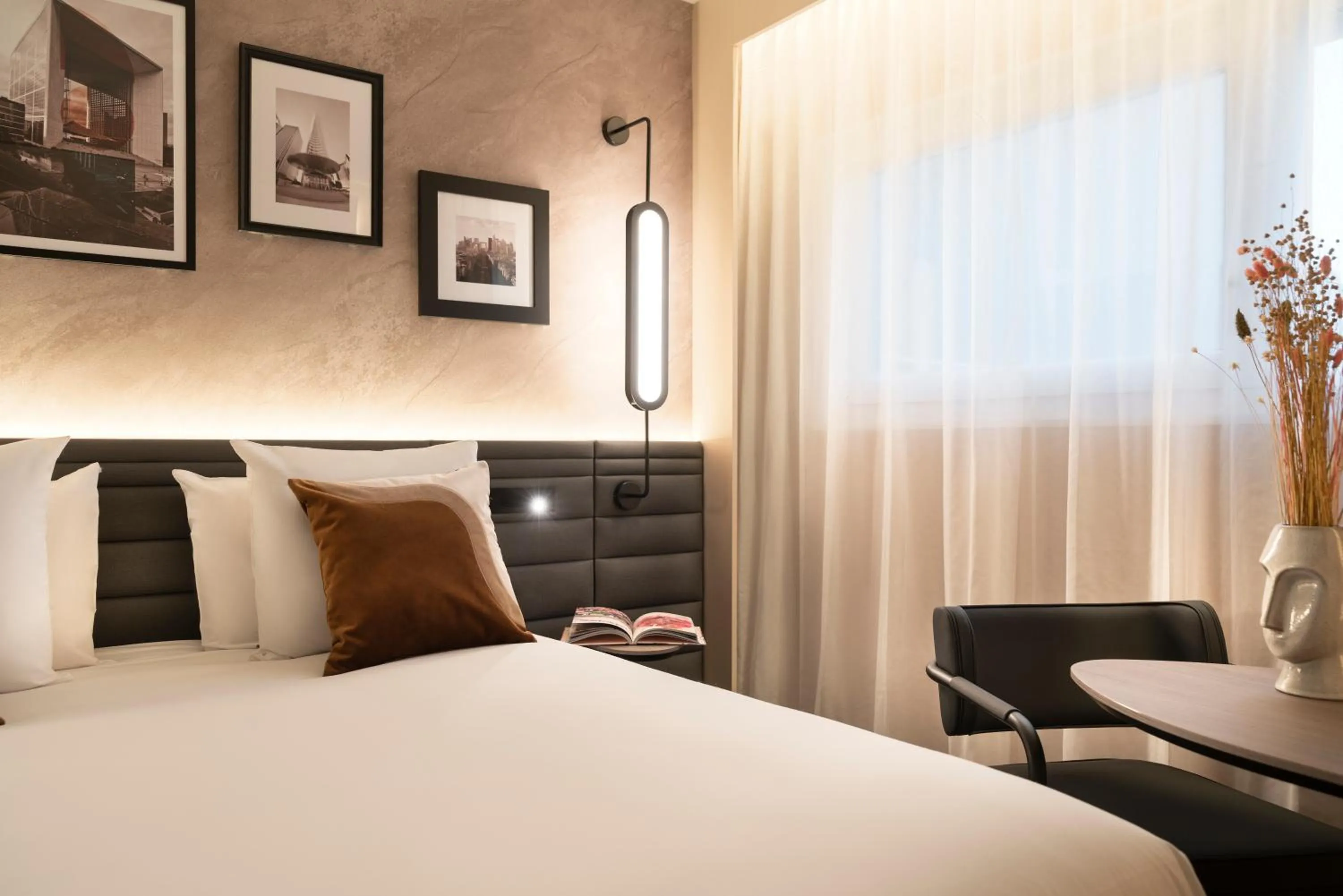 Photo of the whole room, Bed in Novotel Paris La Défense Nanterre