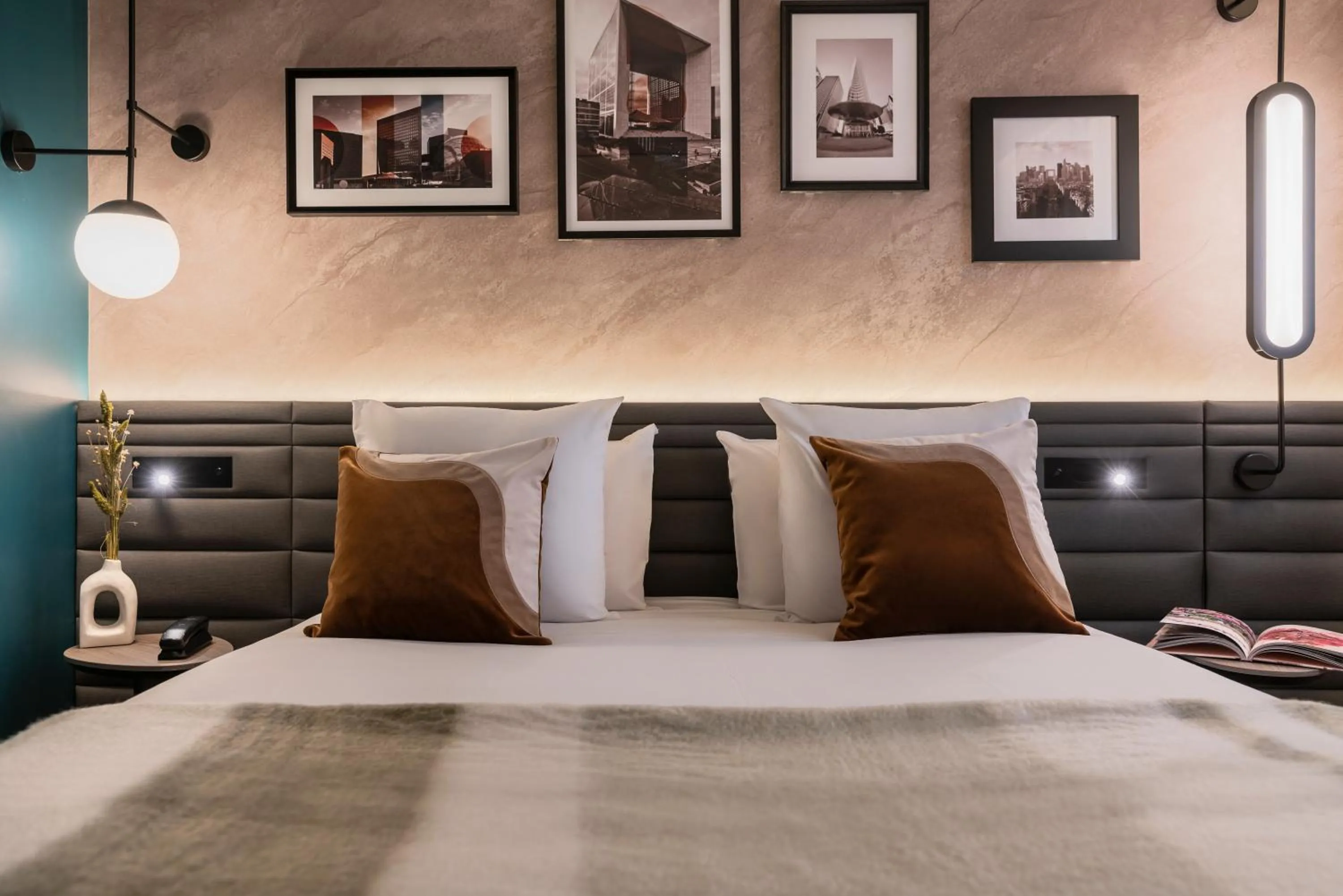 Bed in Novotel Paris La Défense Nanterre