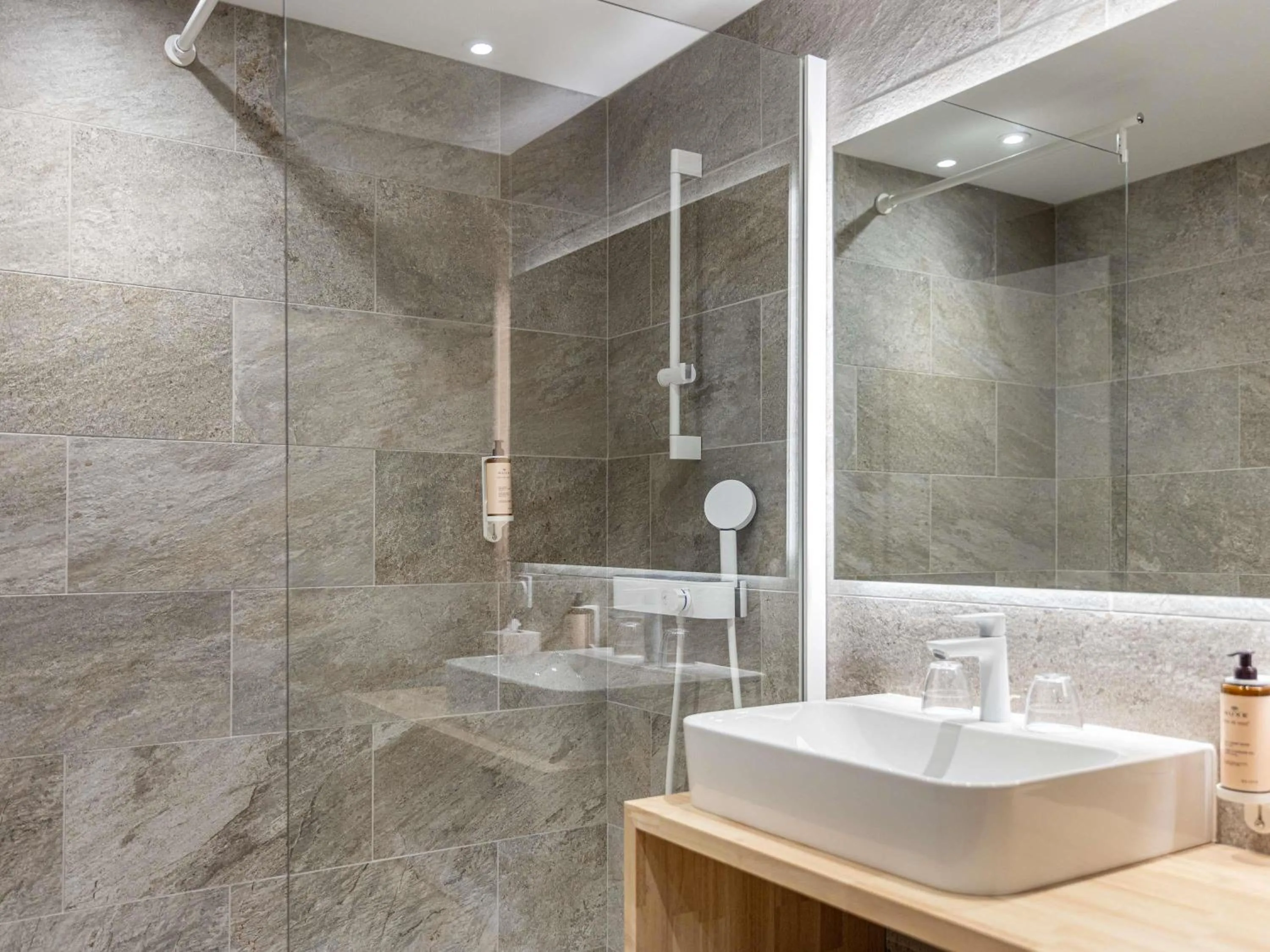 Bedroom in Mercure Ax Les Thermes