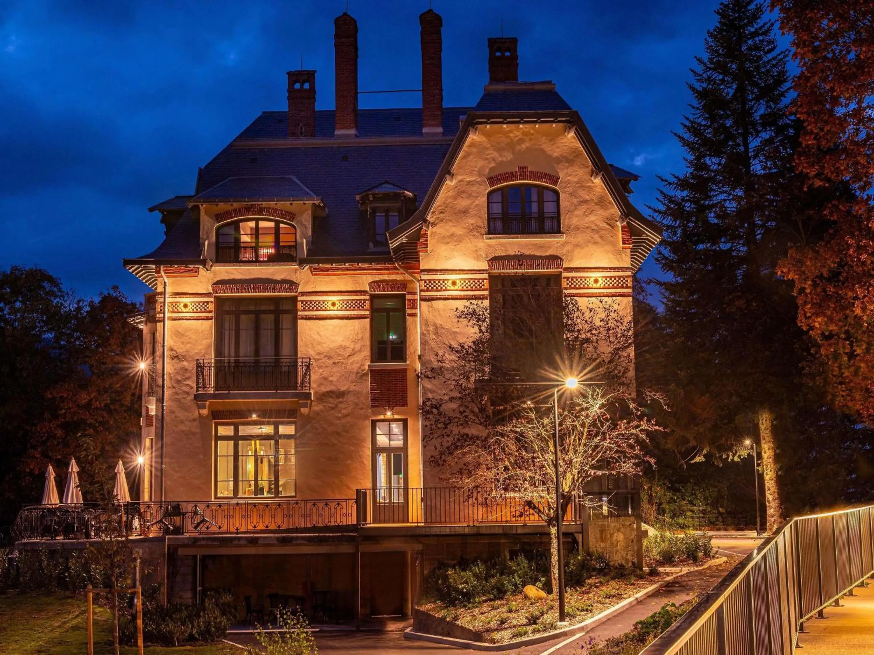 Bedroom in Mercure Ax Les Thermes