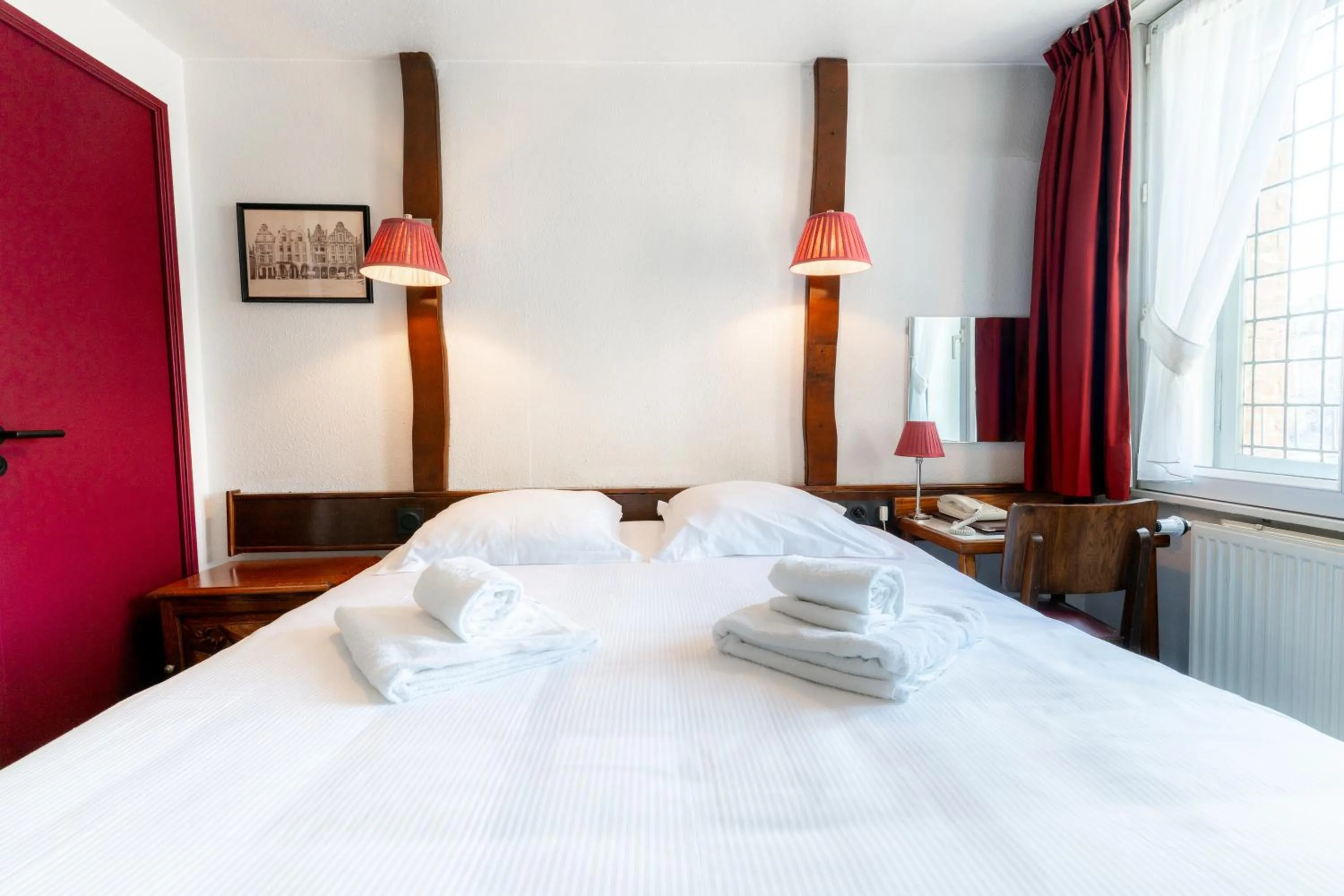 Bedroom, Bed in Hôtel Les Trois Luppars