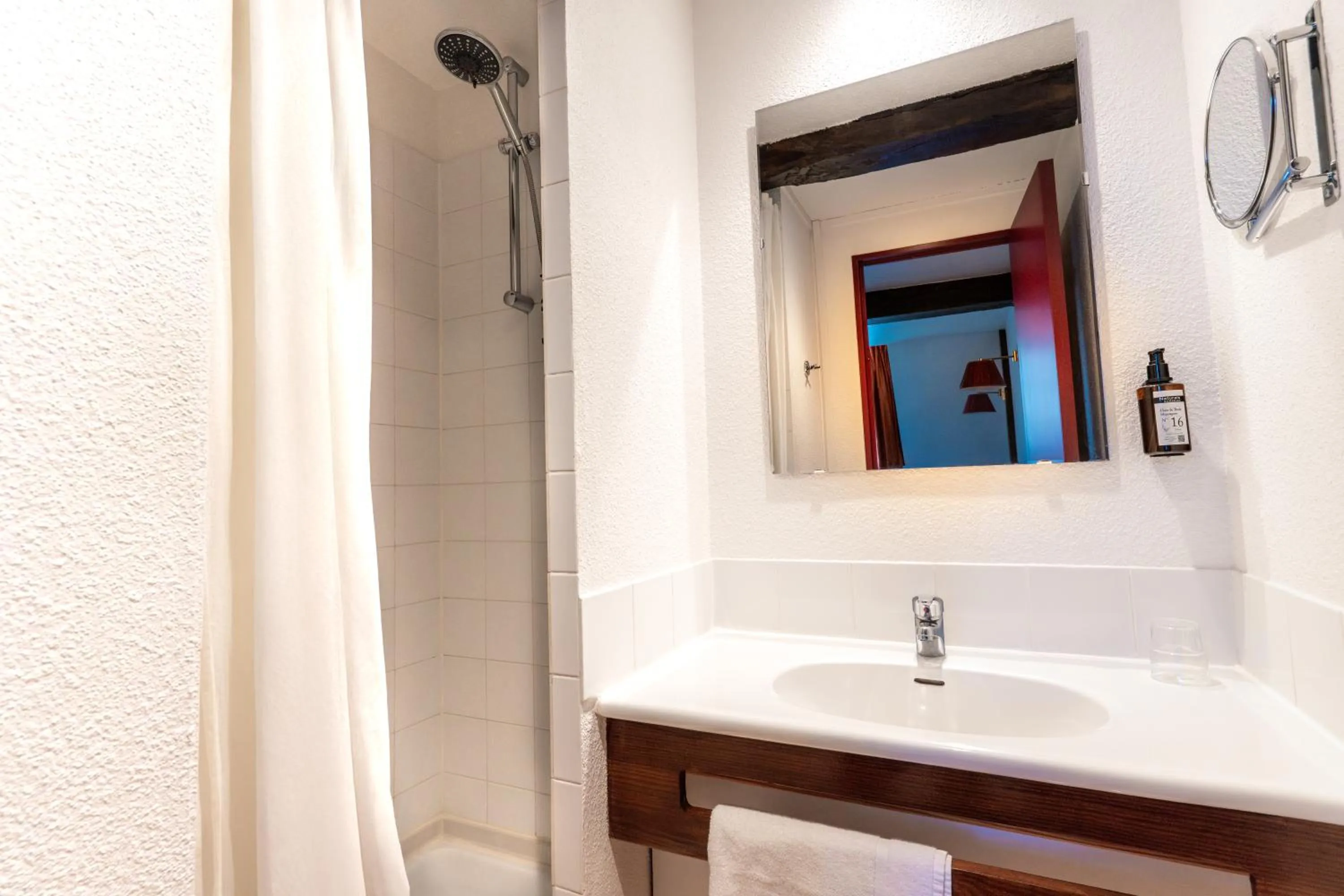 Bathroom in Hôtel Les Trois Luppars