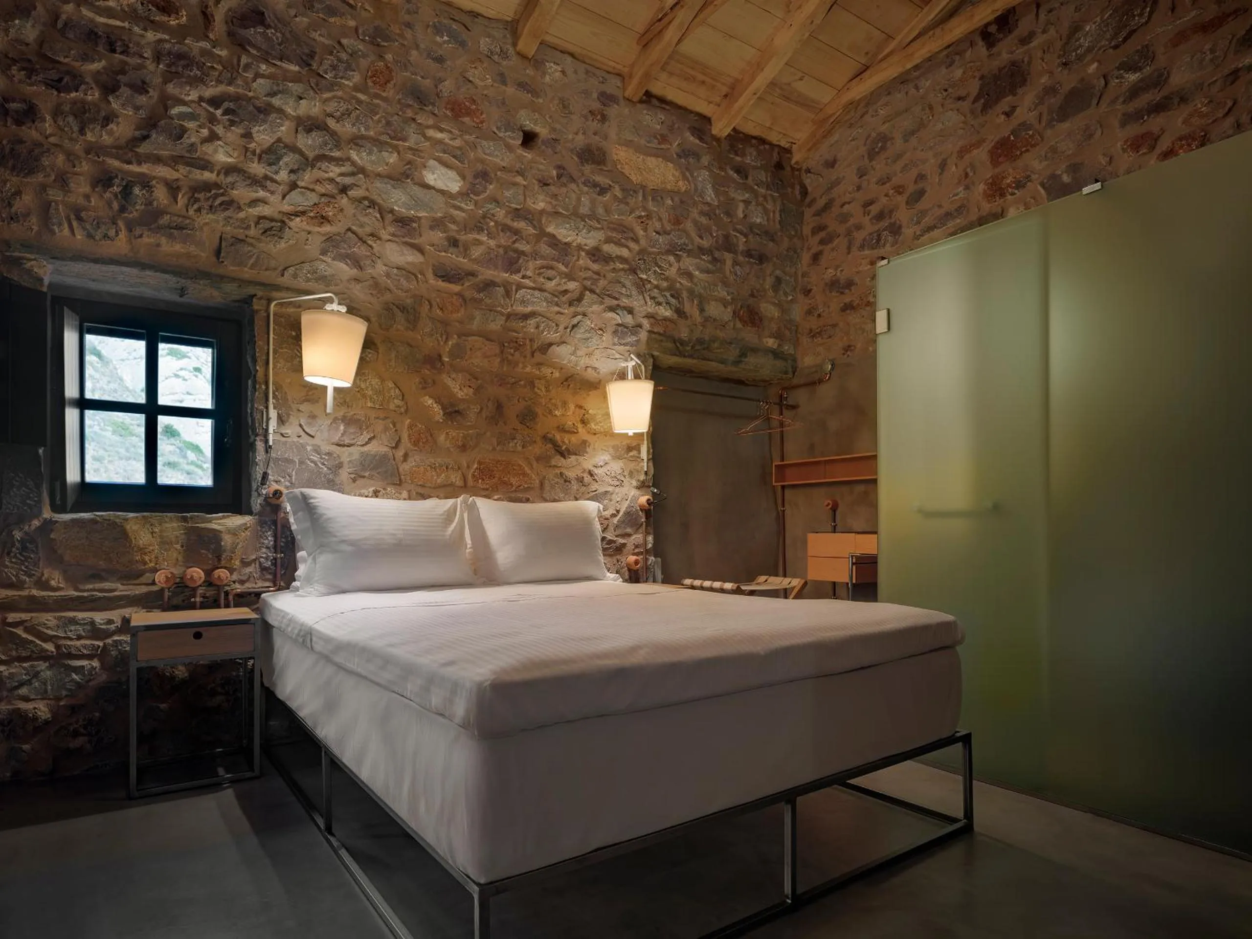 Photo of the whole room, Bed in Tainaron Blue Retreat