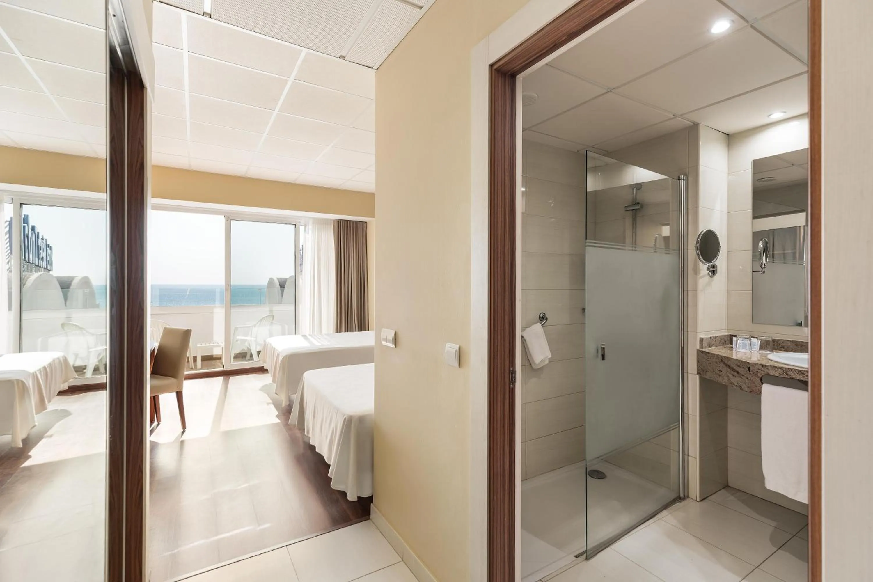 Photo of the whole room, Bed in Hotel Best Indalo