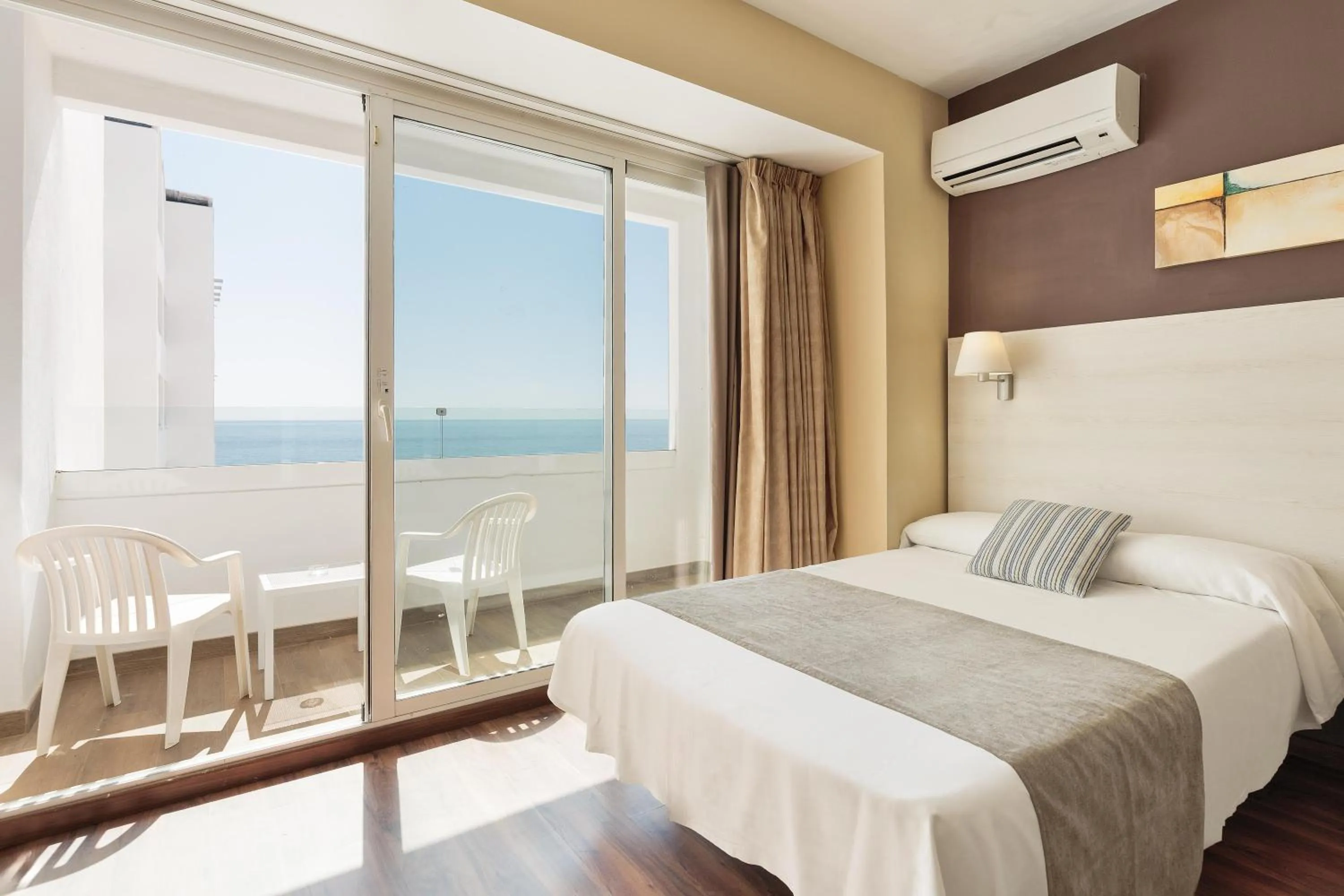 Photo of the whole room, Bed in Hotel Best Indalo