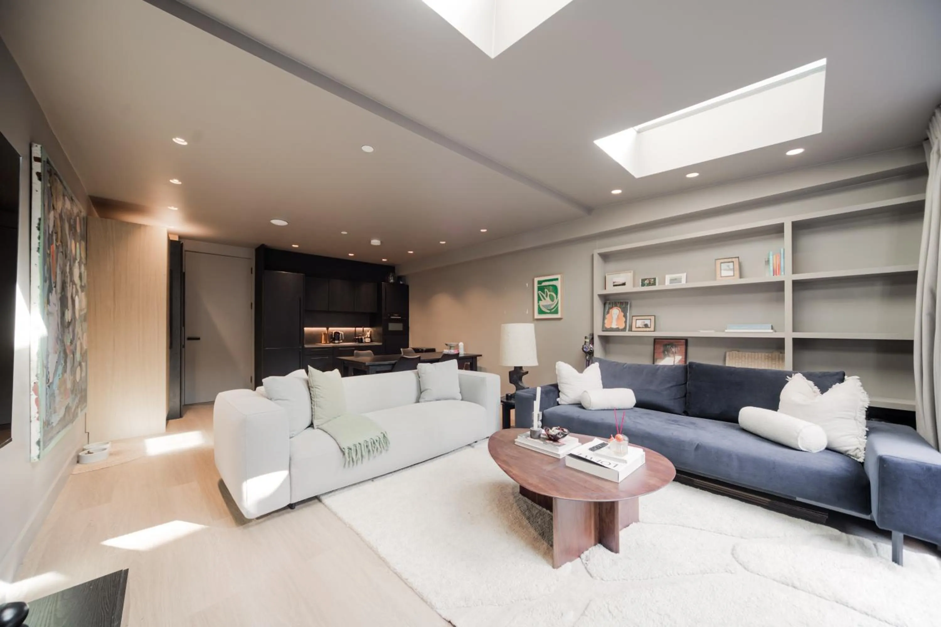 TV and multimedia in Kings House Apartments