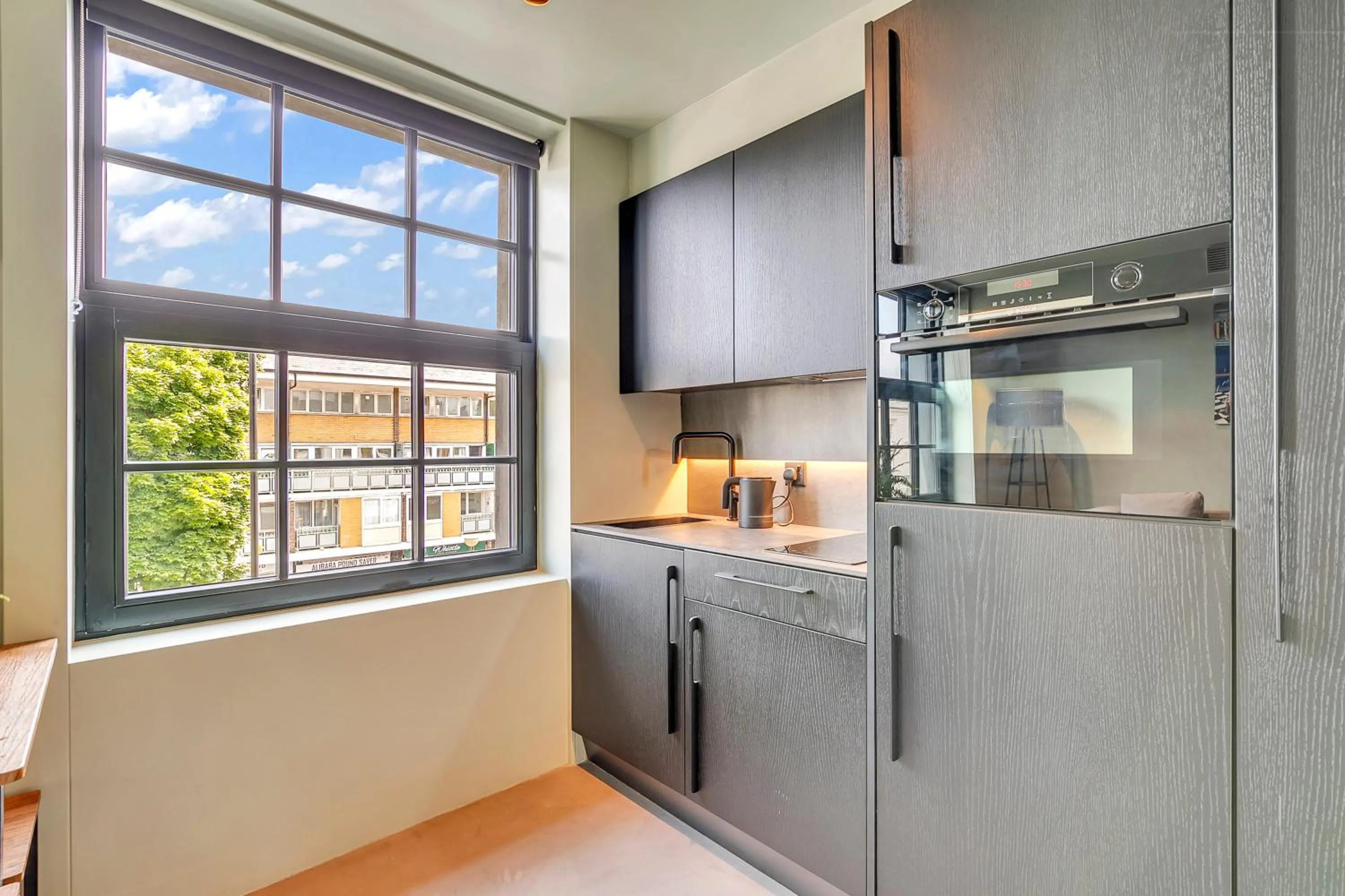 Kitchen or kitchenette in Kings House Apartments