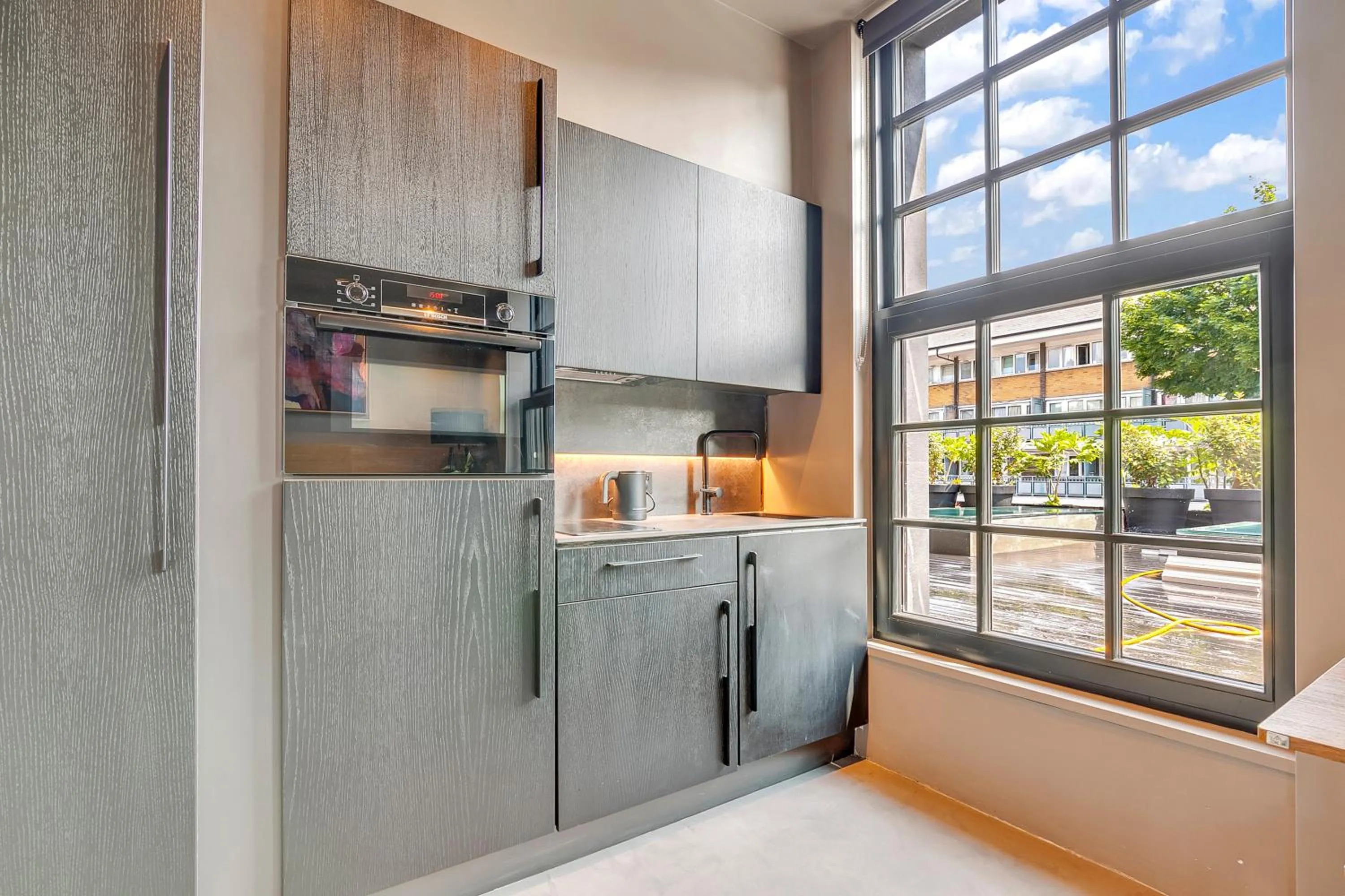 Kitchen or kitchenette in Kings House Apartments