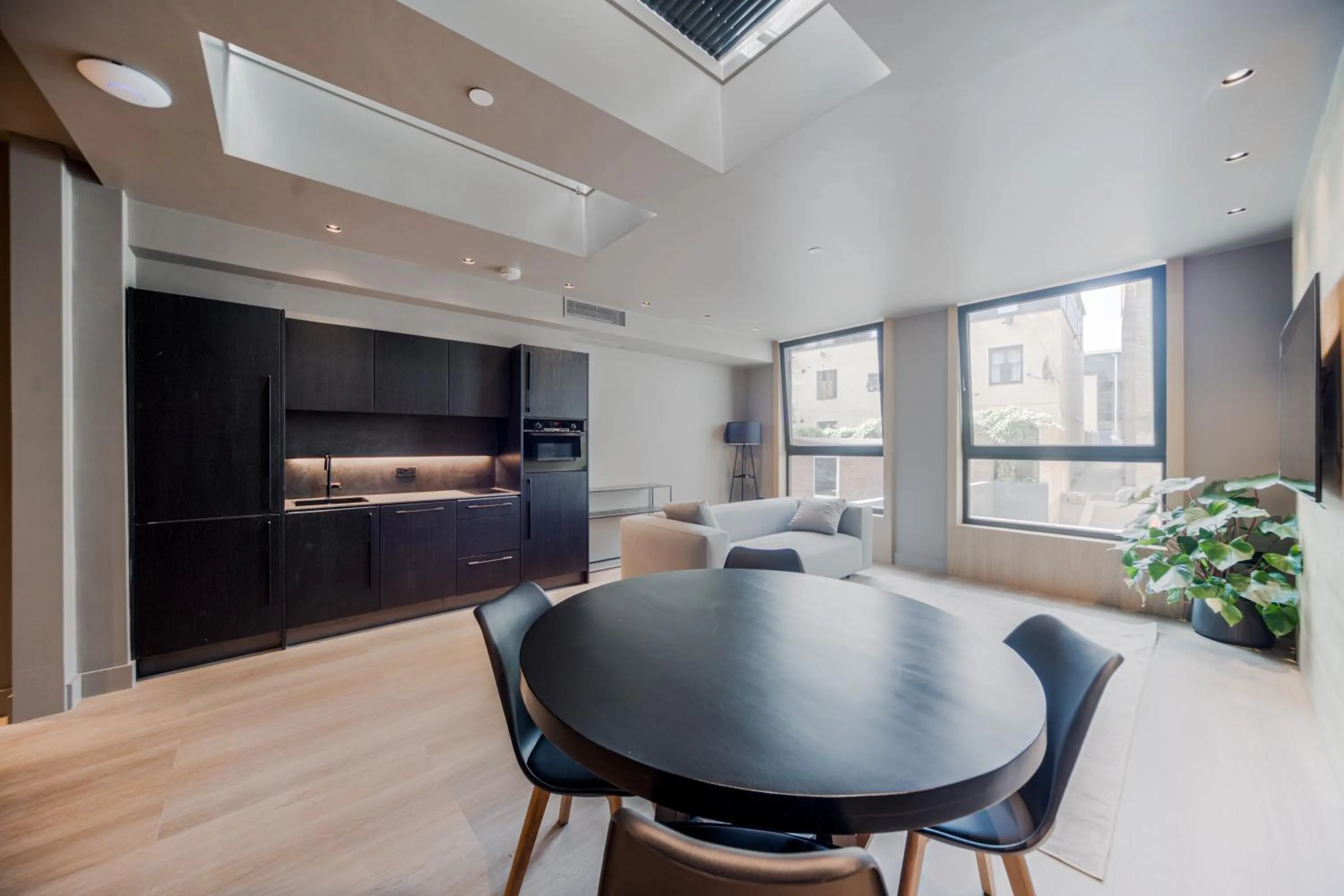 Kings House Apartments