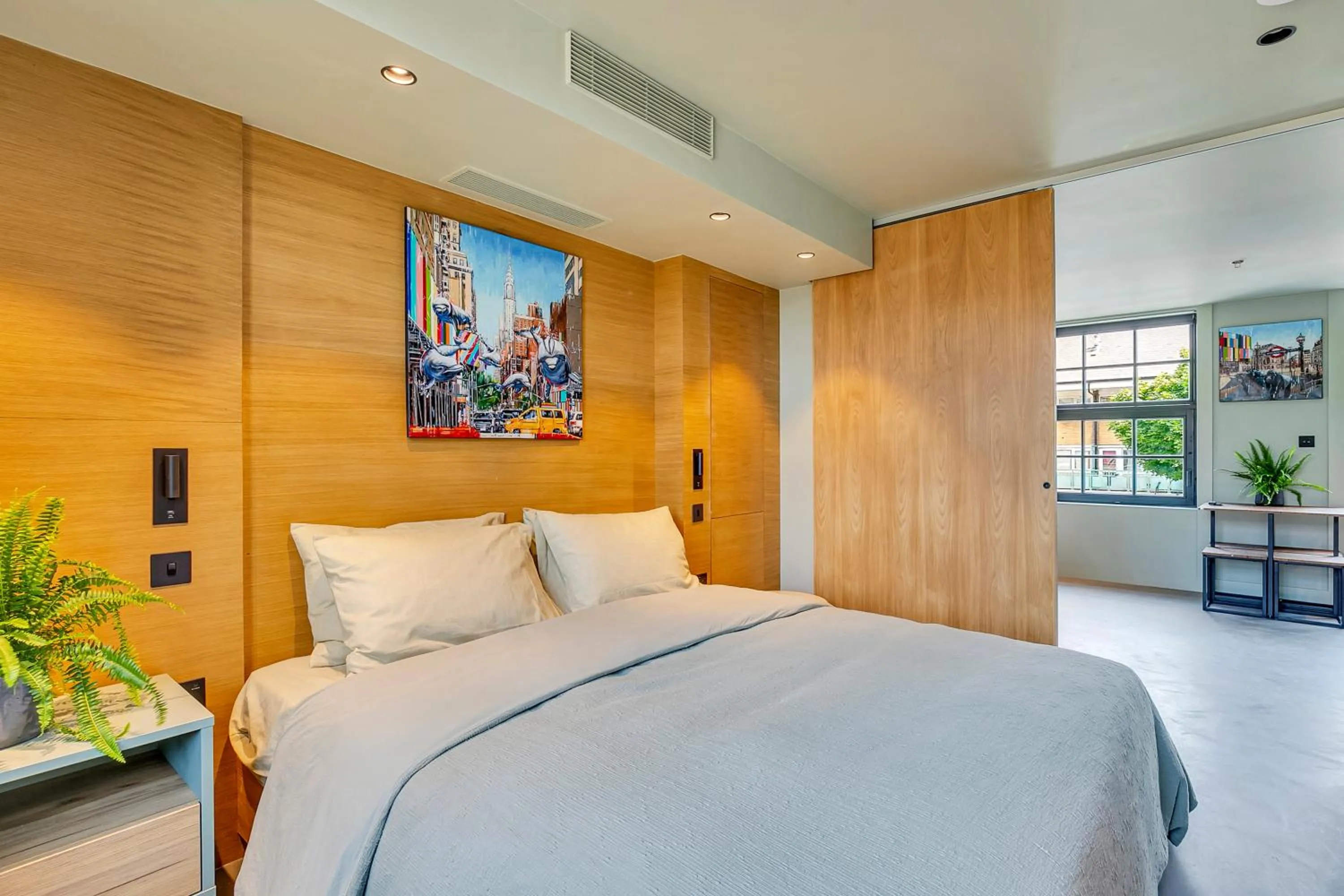 Bedroom, Bed in Kings House Apartments