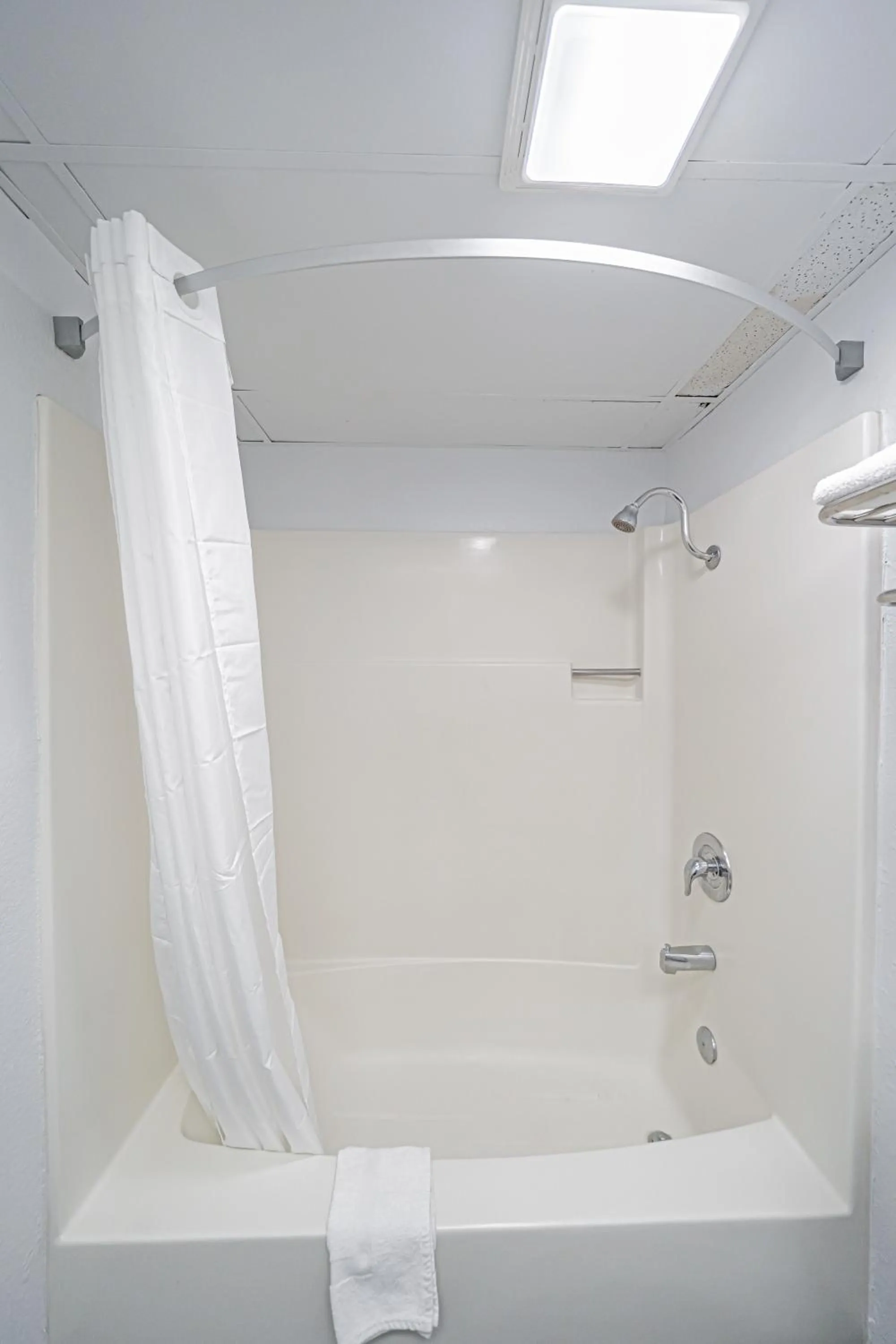 Shower in Studio 6 Pocatello, ID