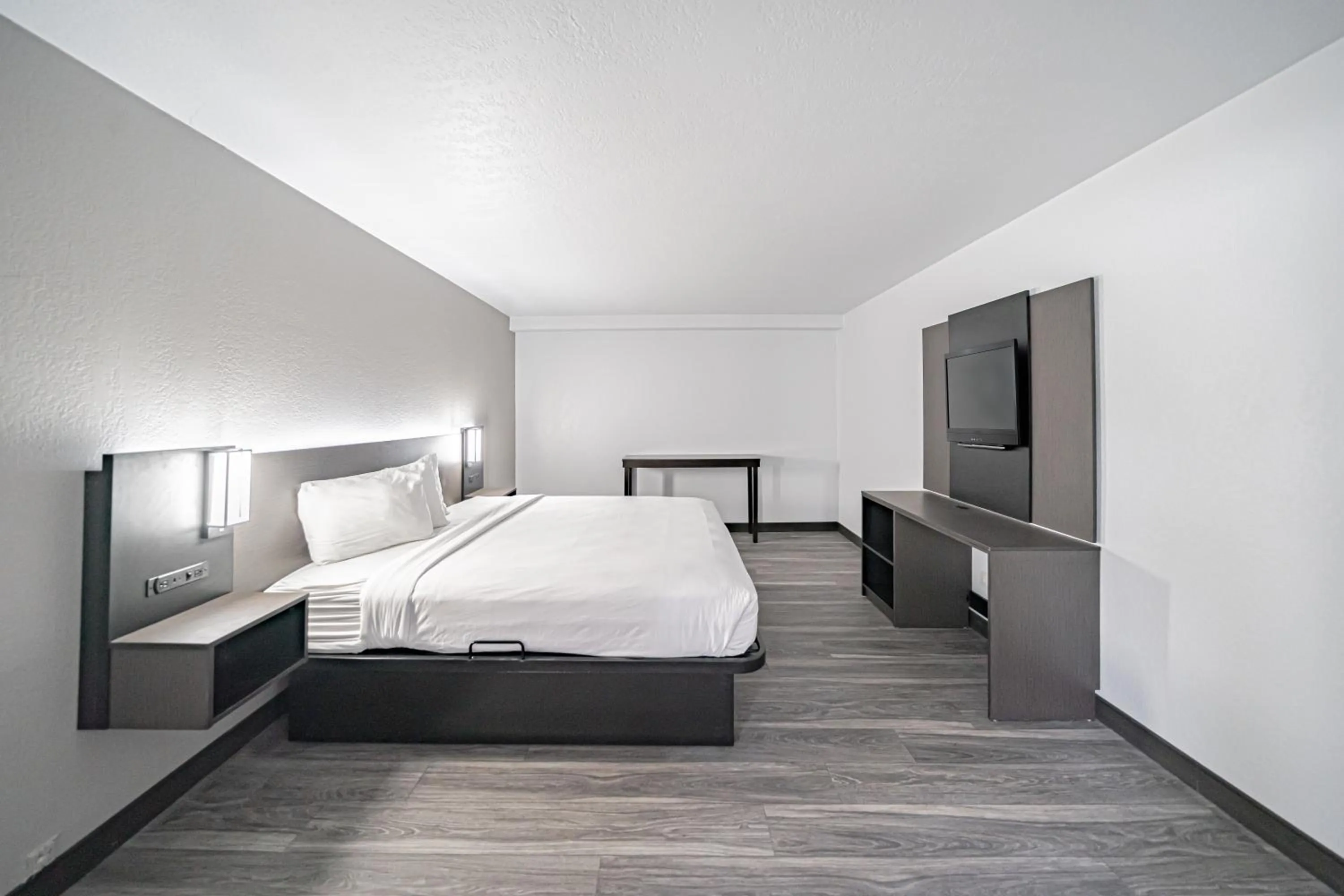 Bed in Studio 6 Pocatello, ID