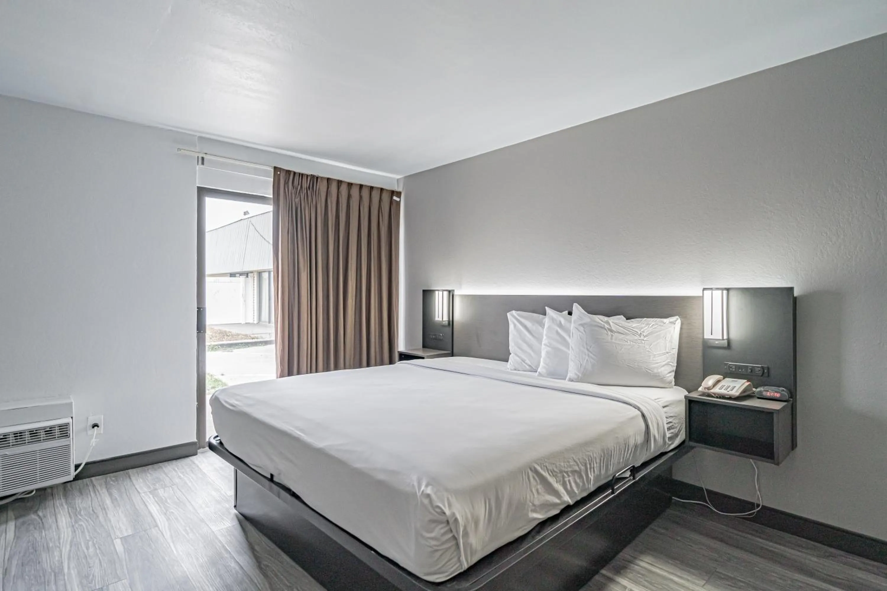 Bed in Studio 6 Pocatello, ID