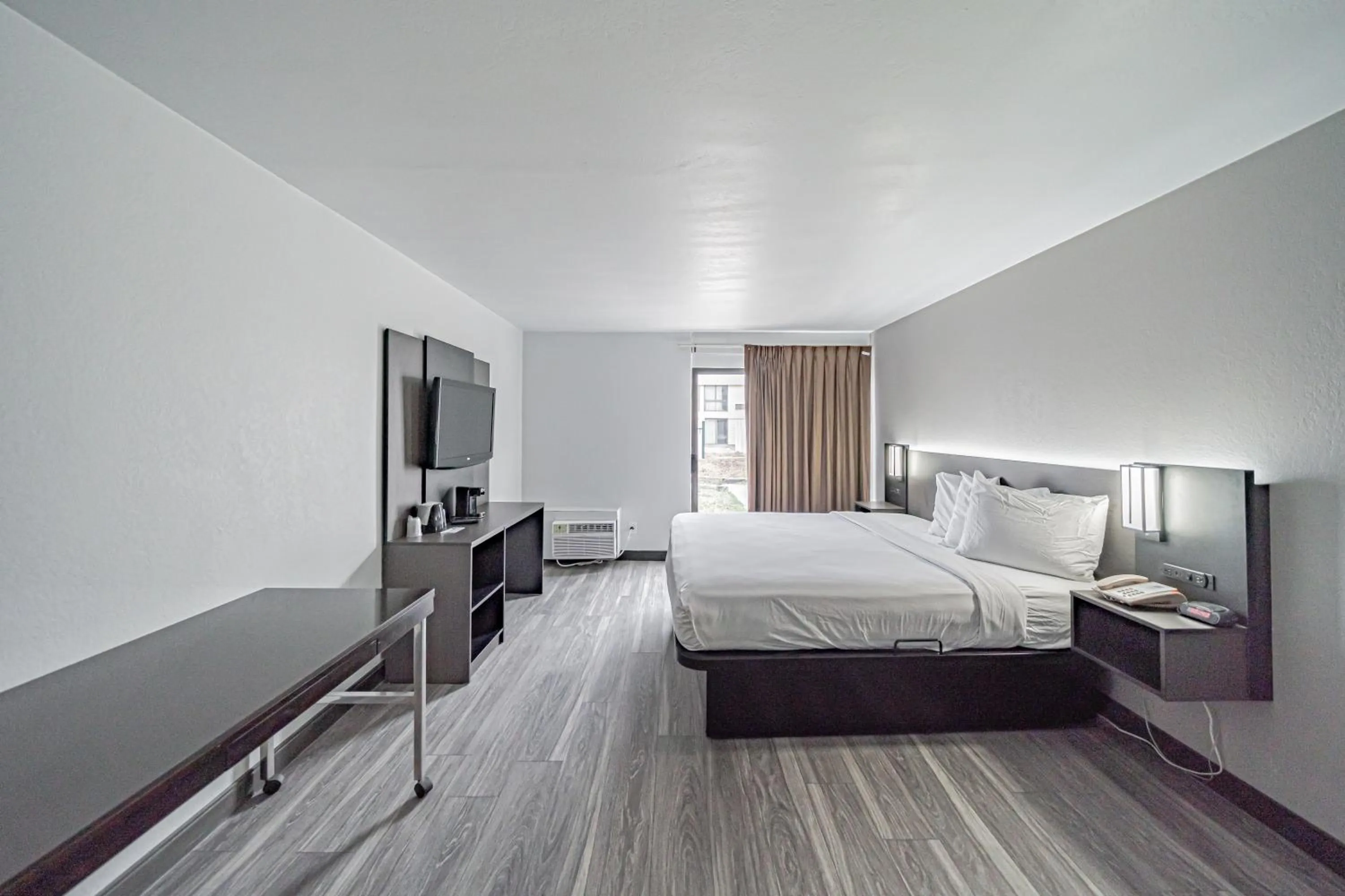 Bed in Studio 6 Pocatello, ID