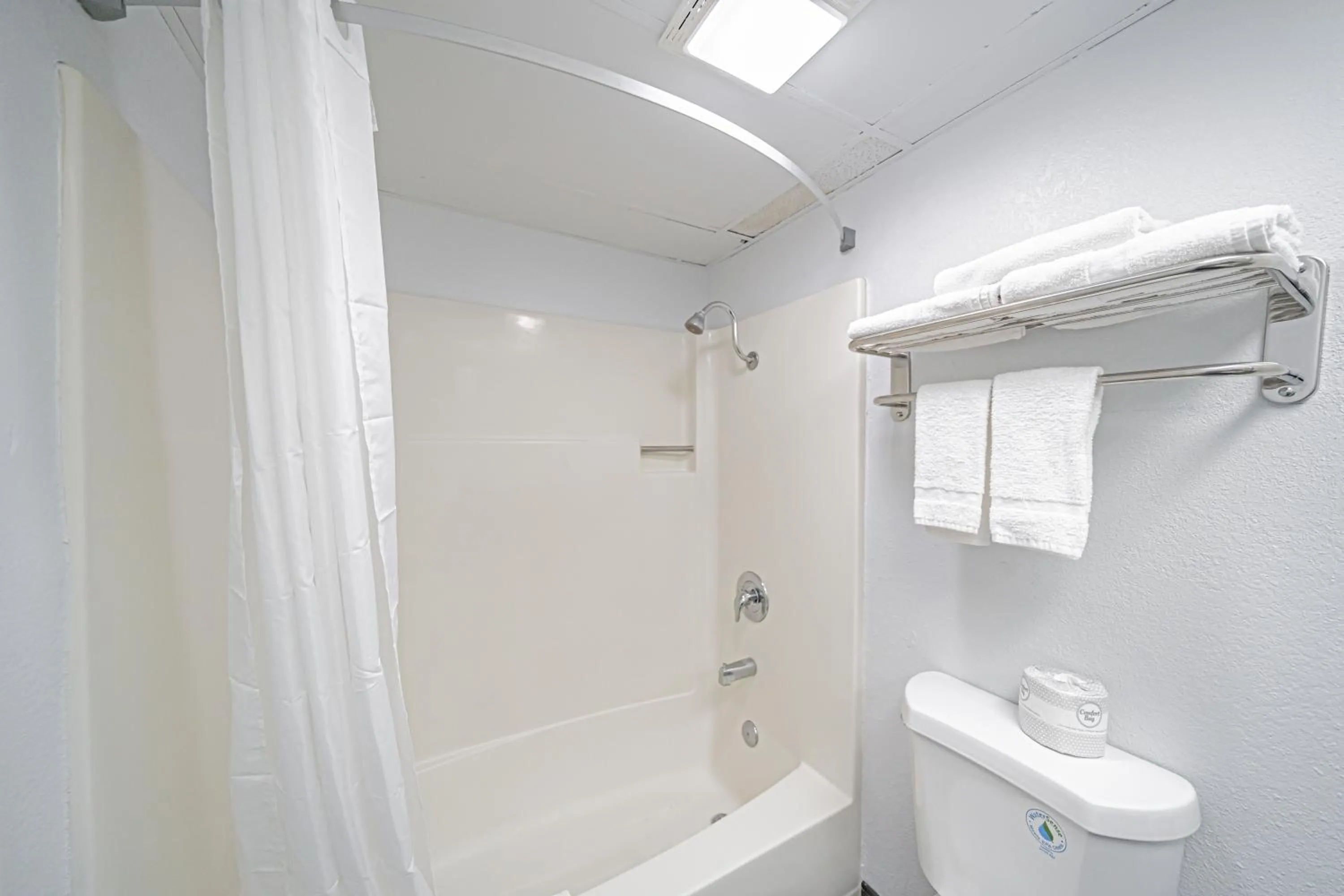 Shower in Studio 6 Pocatello, ID