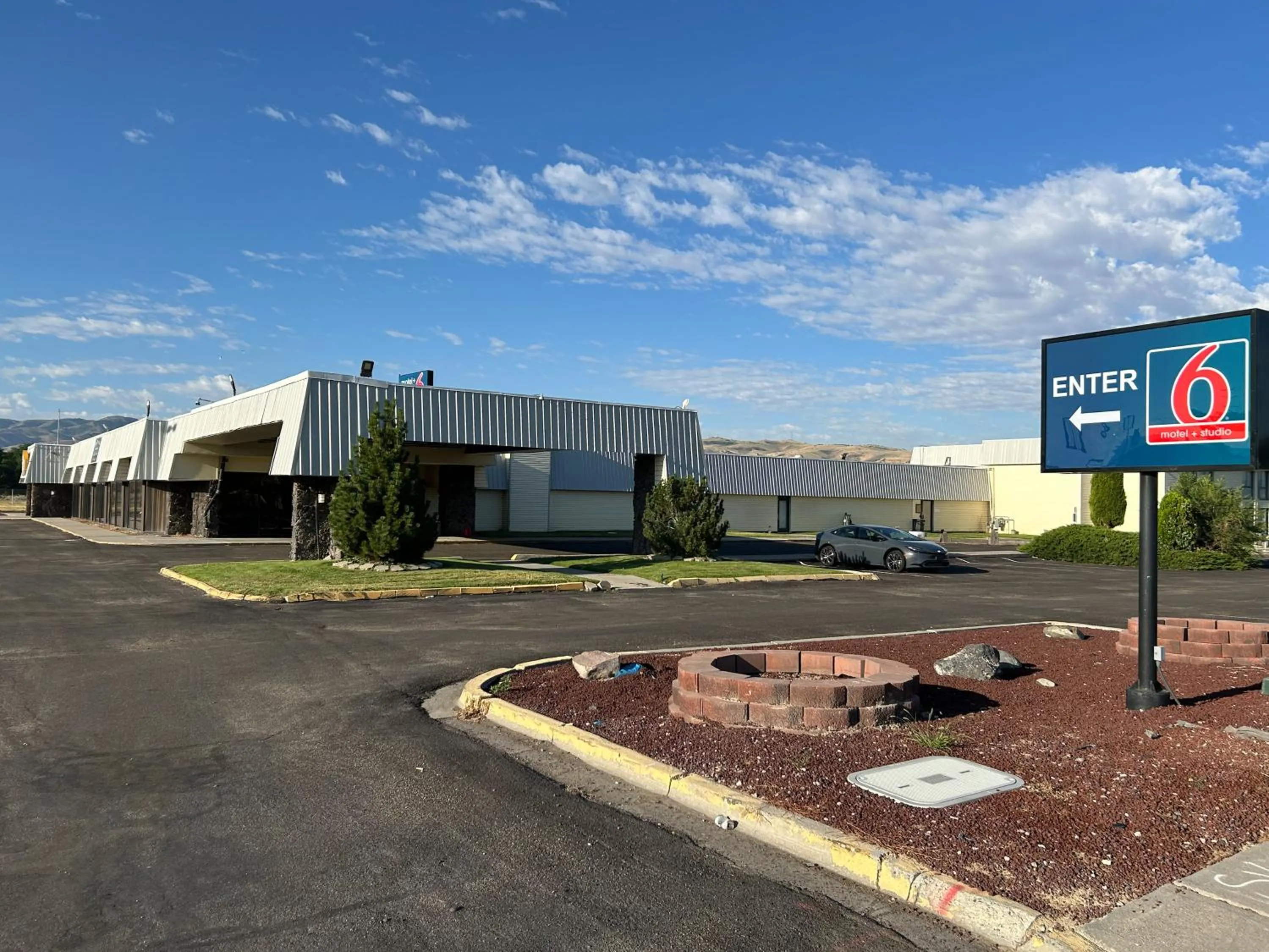 Property building in Studio 6 Pocatello, ID