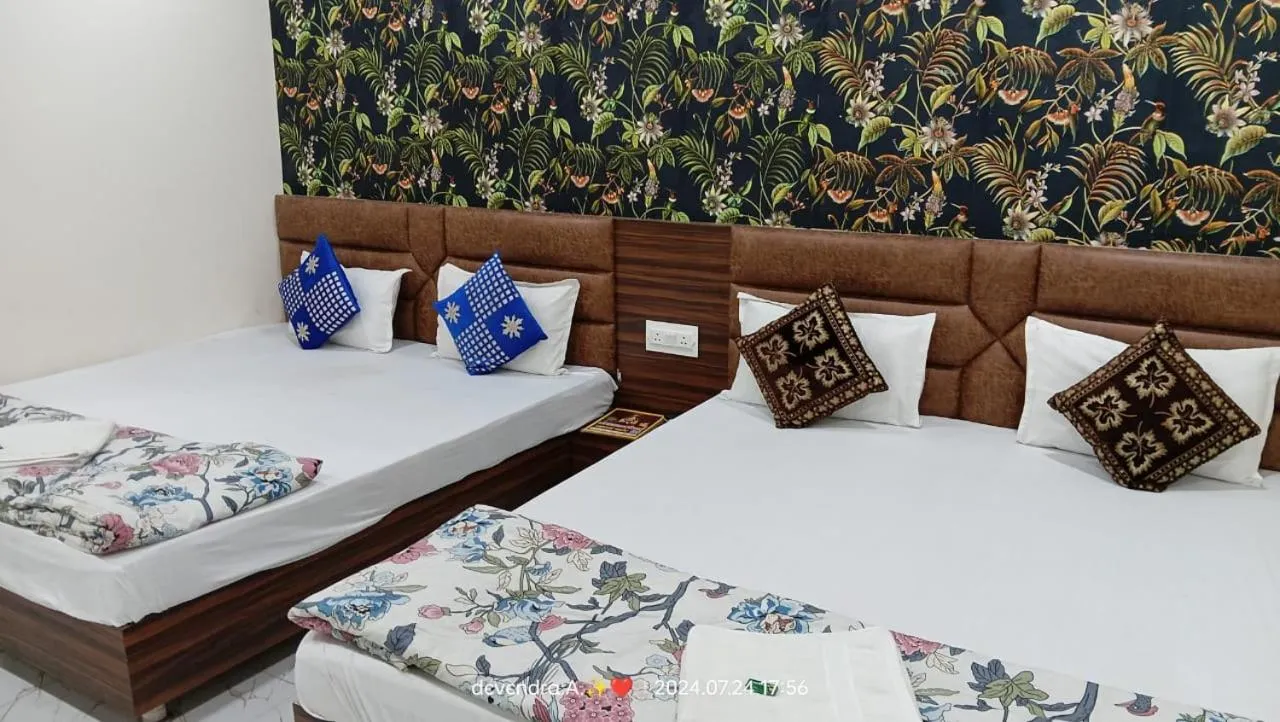 Bed in Hotel Ganga Sagar