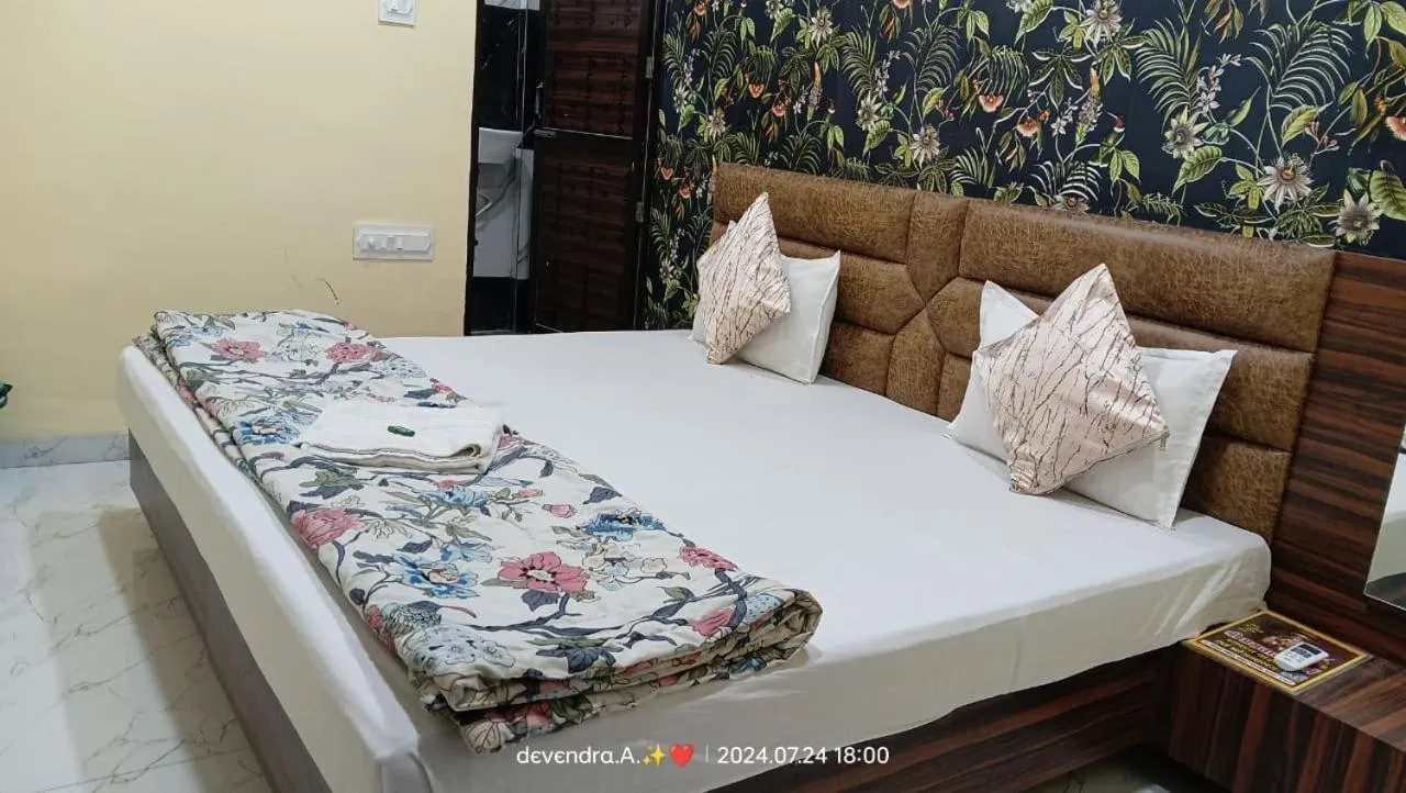 Bed in Hotel Ganga Sagar