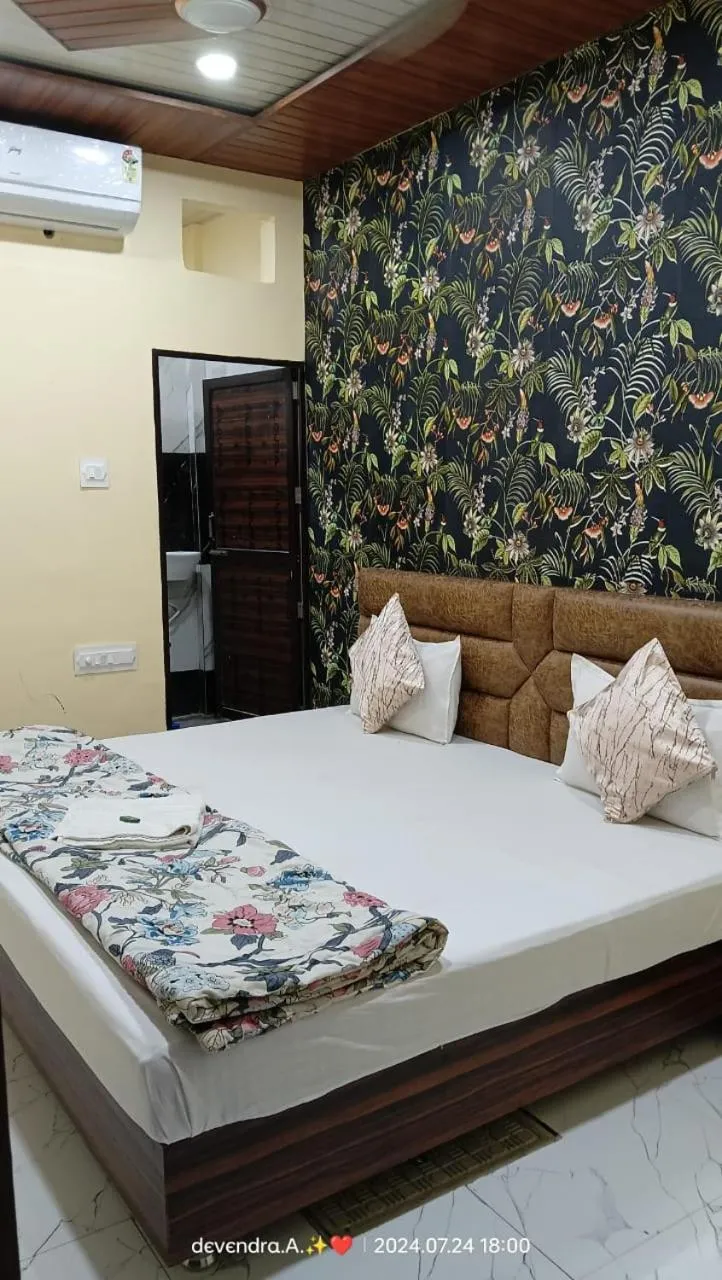 Bed in Hotel Ganga Sagar