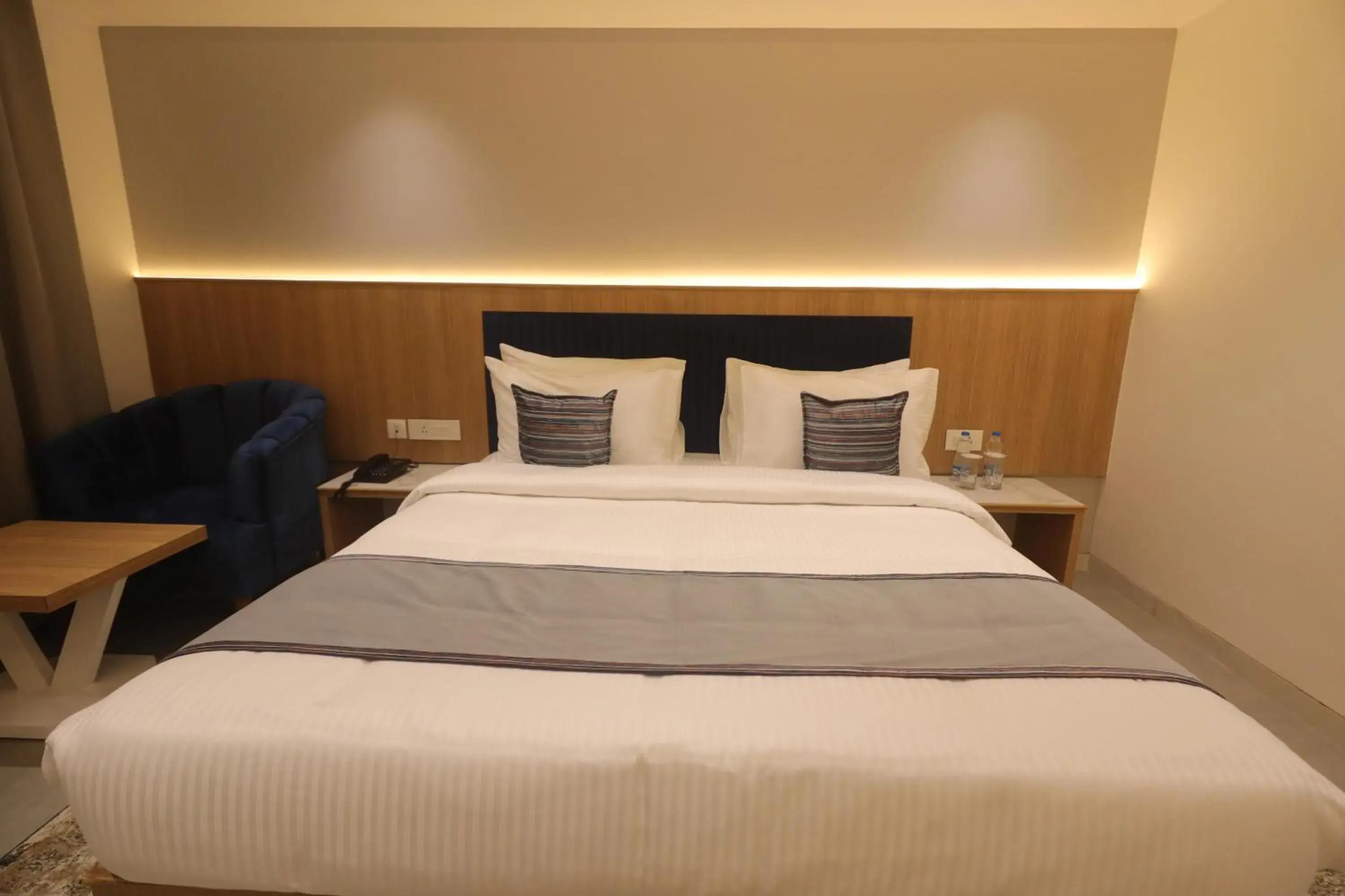 Bed in Sapphire Blue Bed in Sapphire Blue