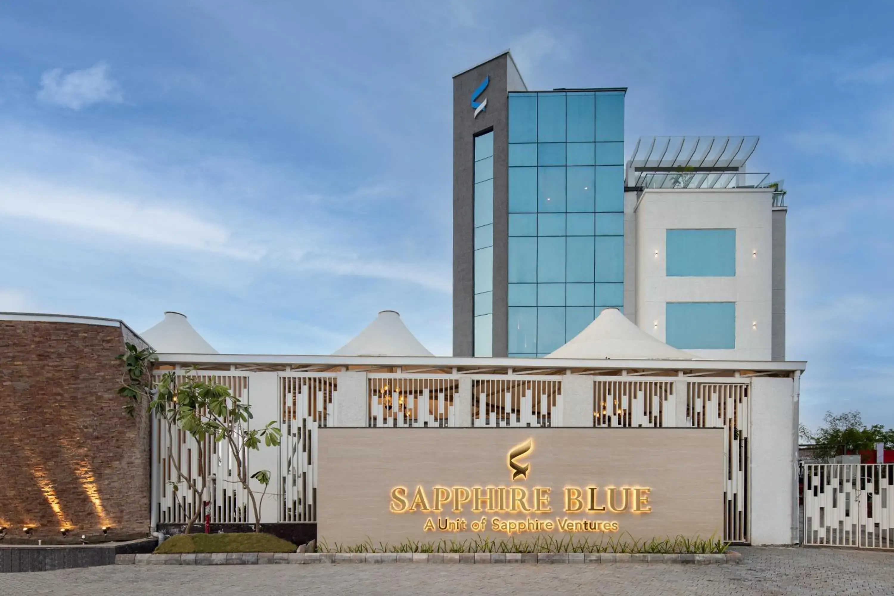 Property building in Sapphire Blue Property building in Sapphire Blue