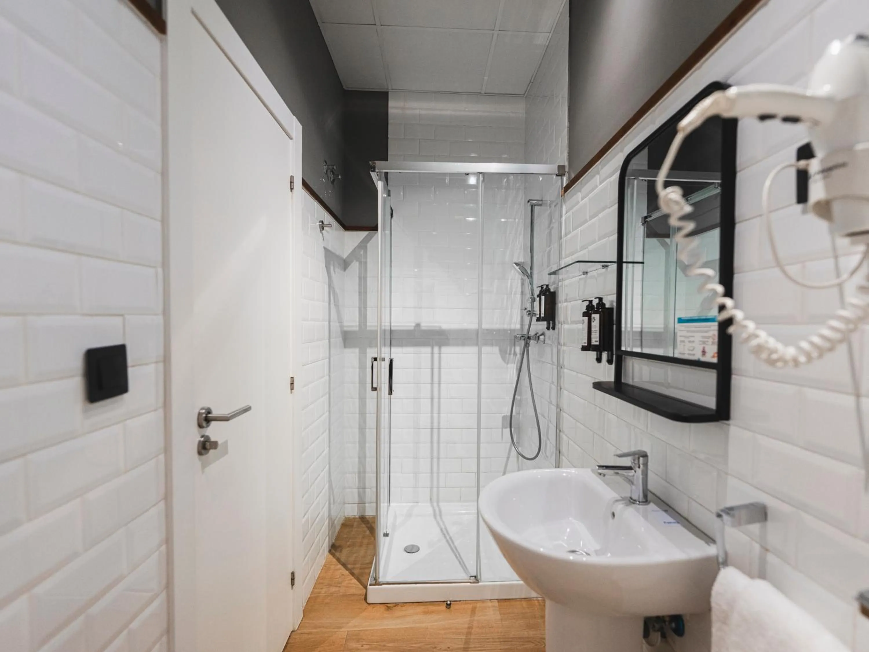 Shower in Alcazaba Premium Hotel