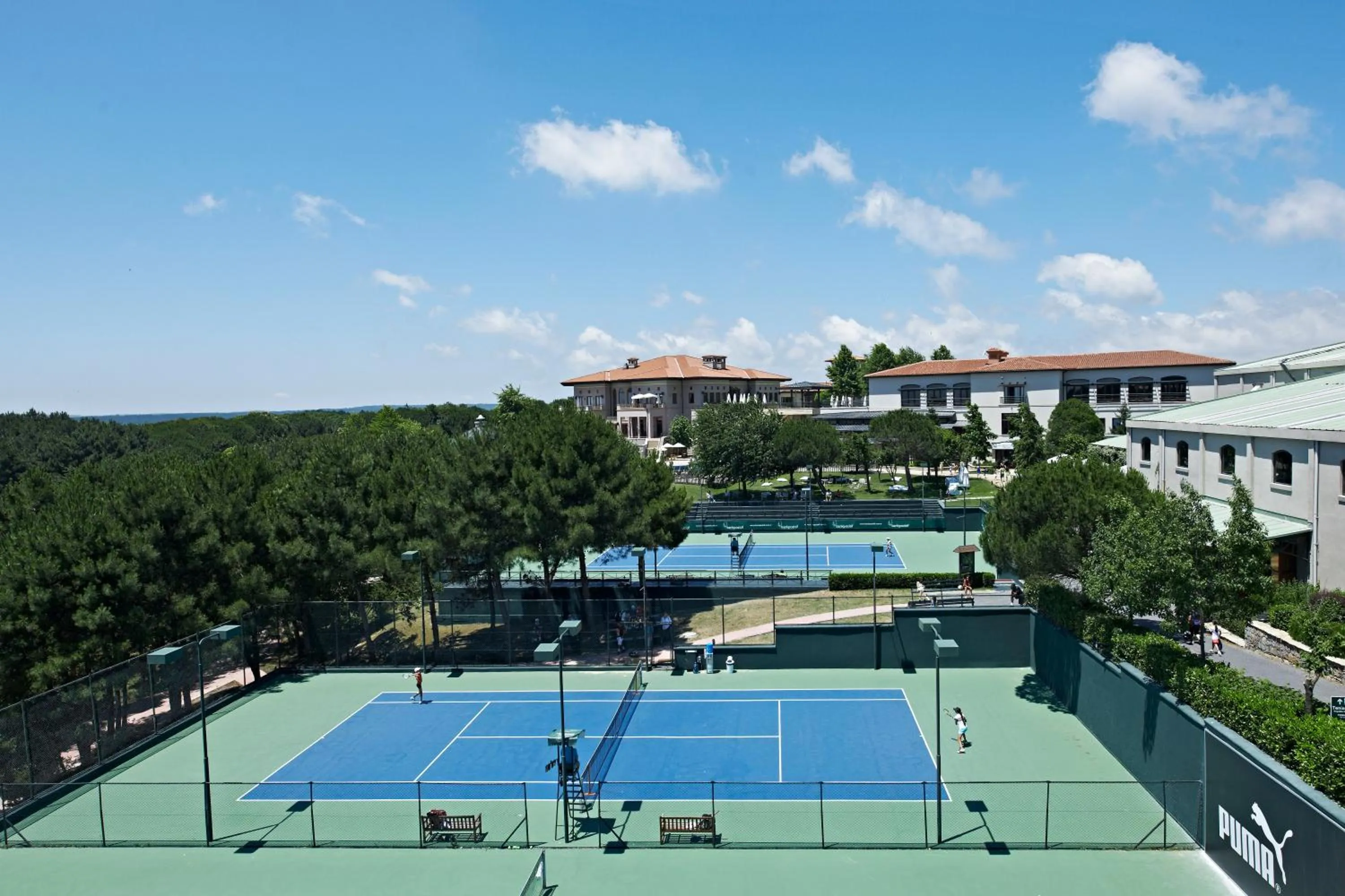 Tennis court in Kemer Country Hotel İstanbul