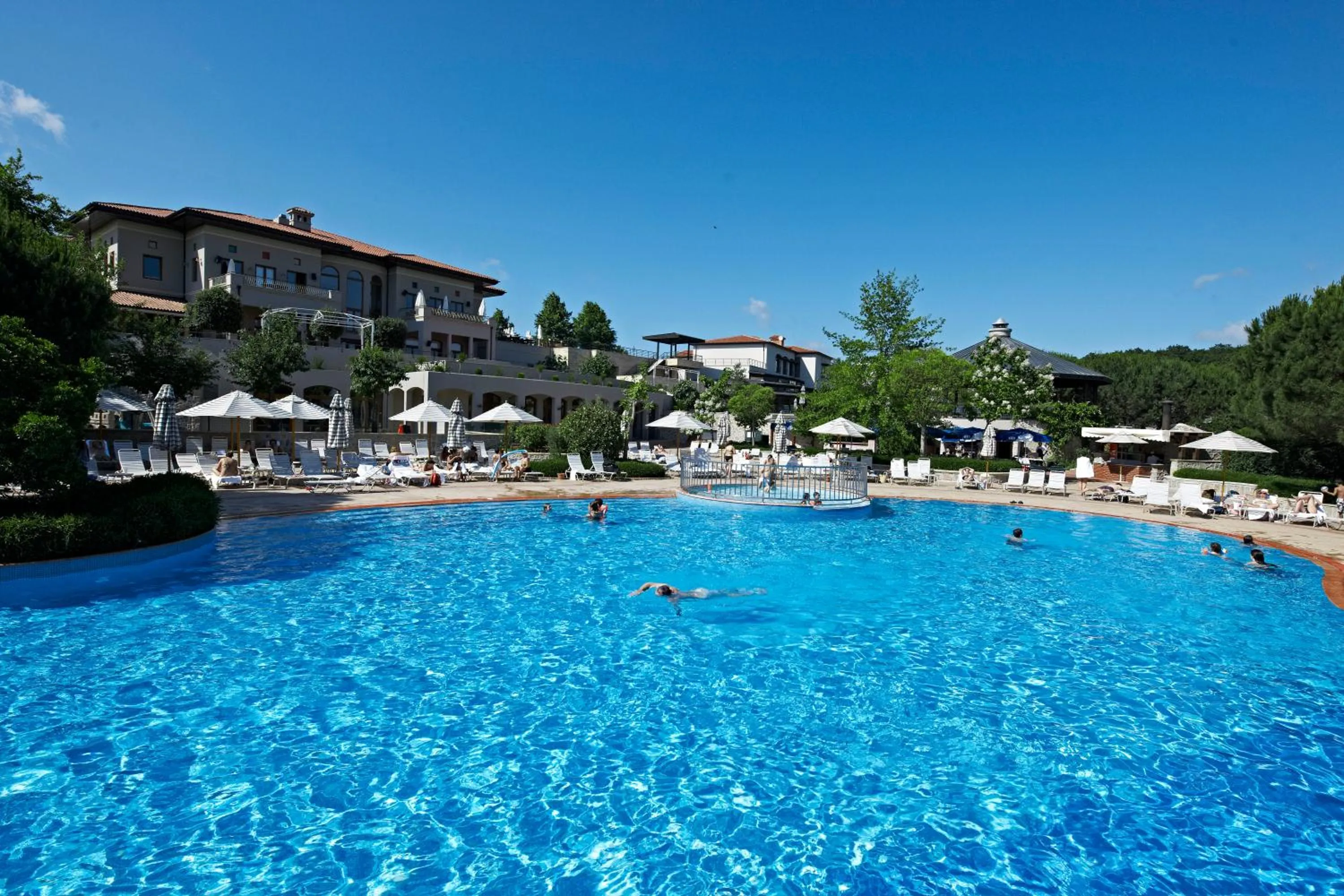 Area and facilities in Kemer Country Hotel İstanbul