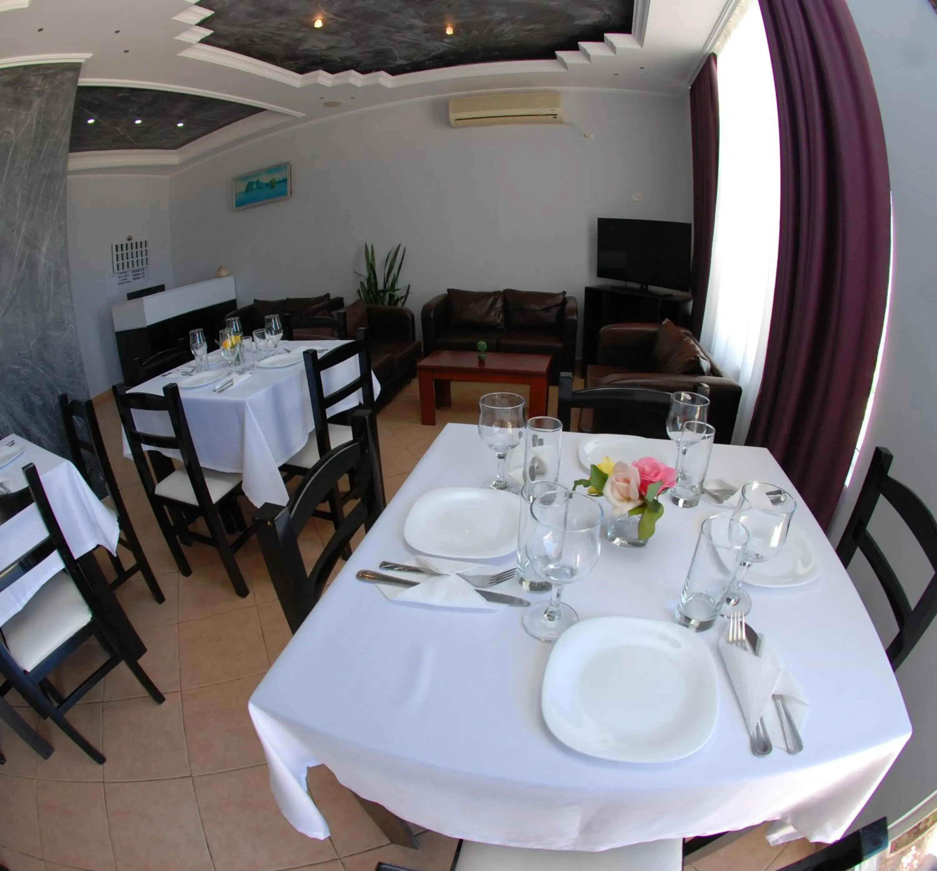 Restaurant/places to eat in Villa Doka Restaurant/places to eat in Villa Doka