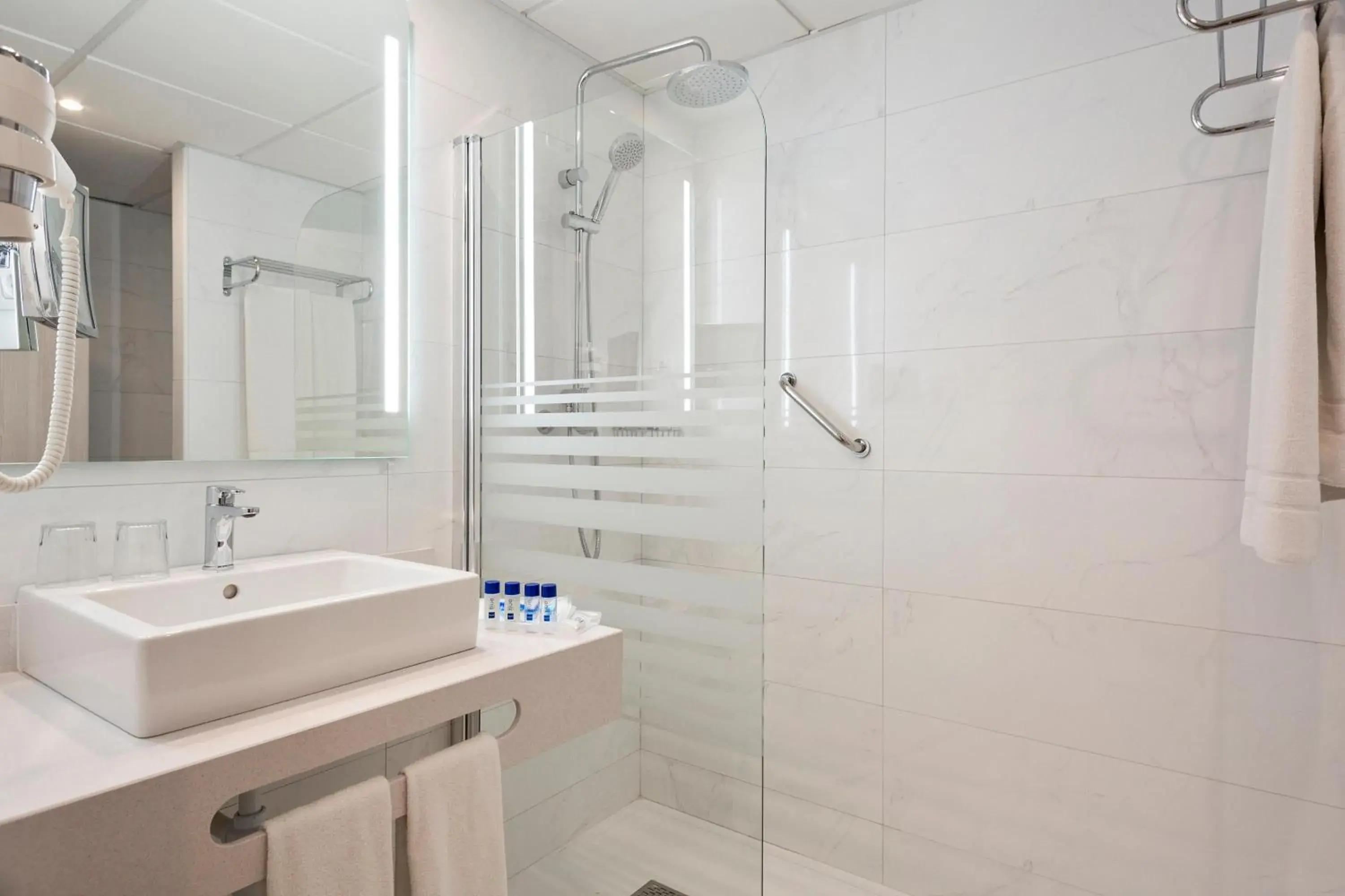 Bathroom in Hotel Best Negresco Bathroom in Hotel Best Negresco