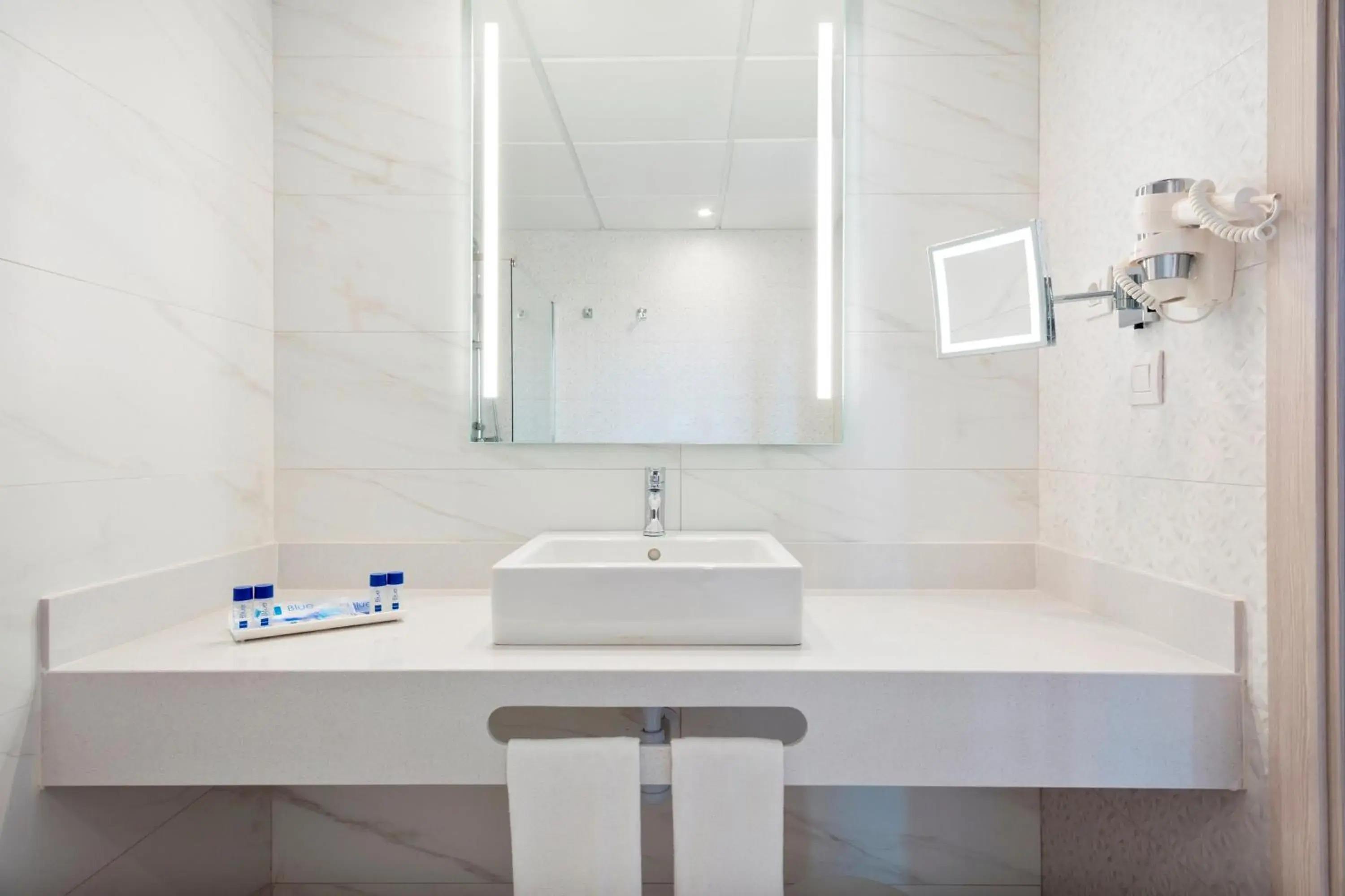 Bathroom in Hotel Best Negresco Bathroom in Hotel Best Negresco