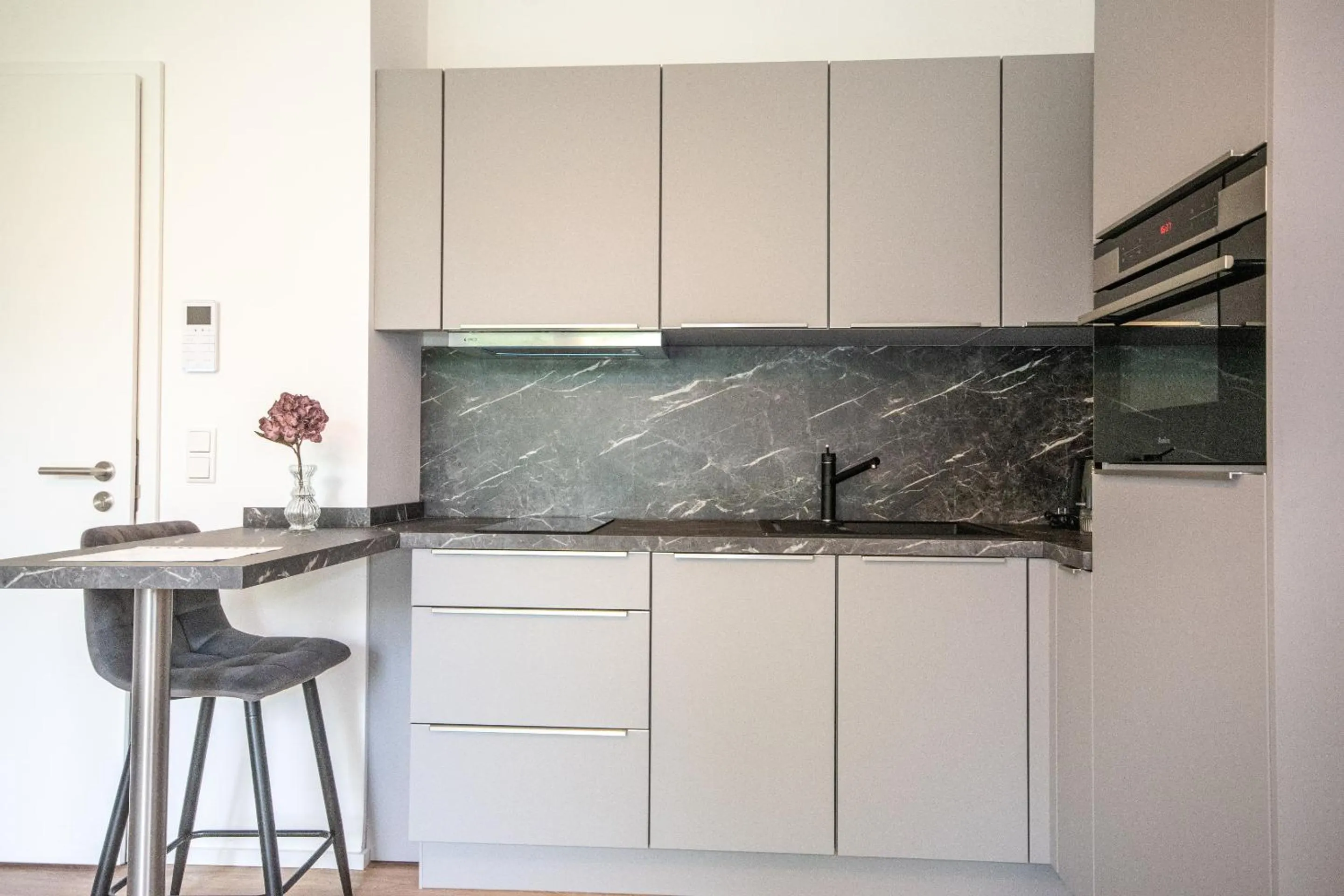 Kitchen or kitchenette in THE WOS Apartments