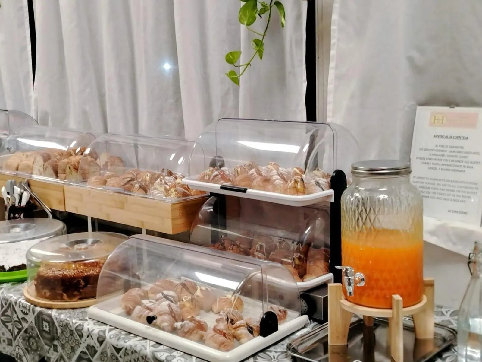 Breakfast in Hotel Villa Robinia