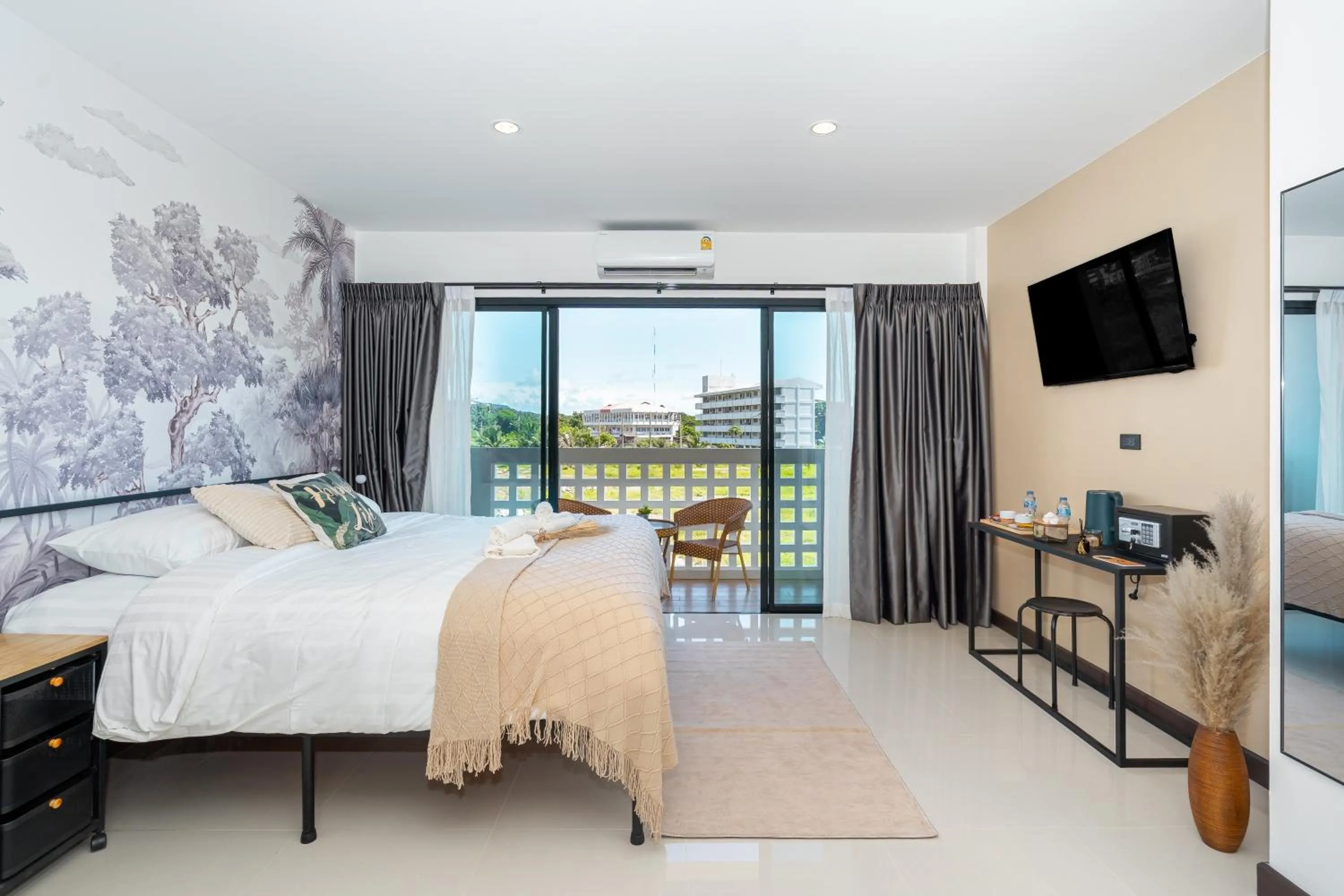 Balcony/Terrace, Bed in Mitsu Guesthouse