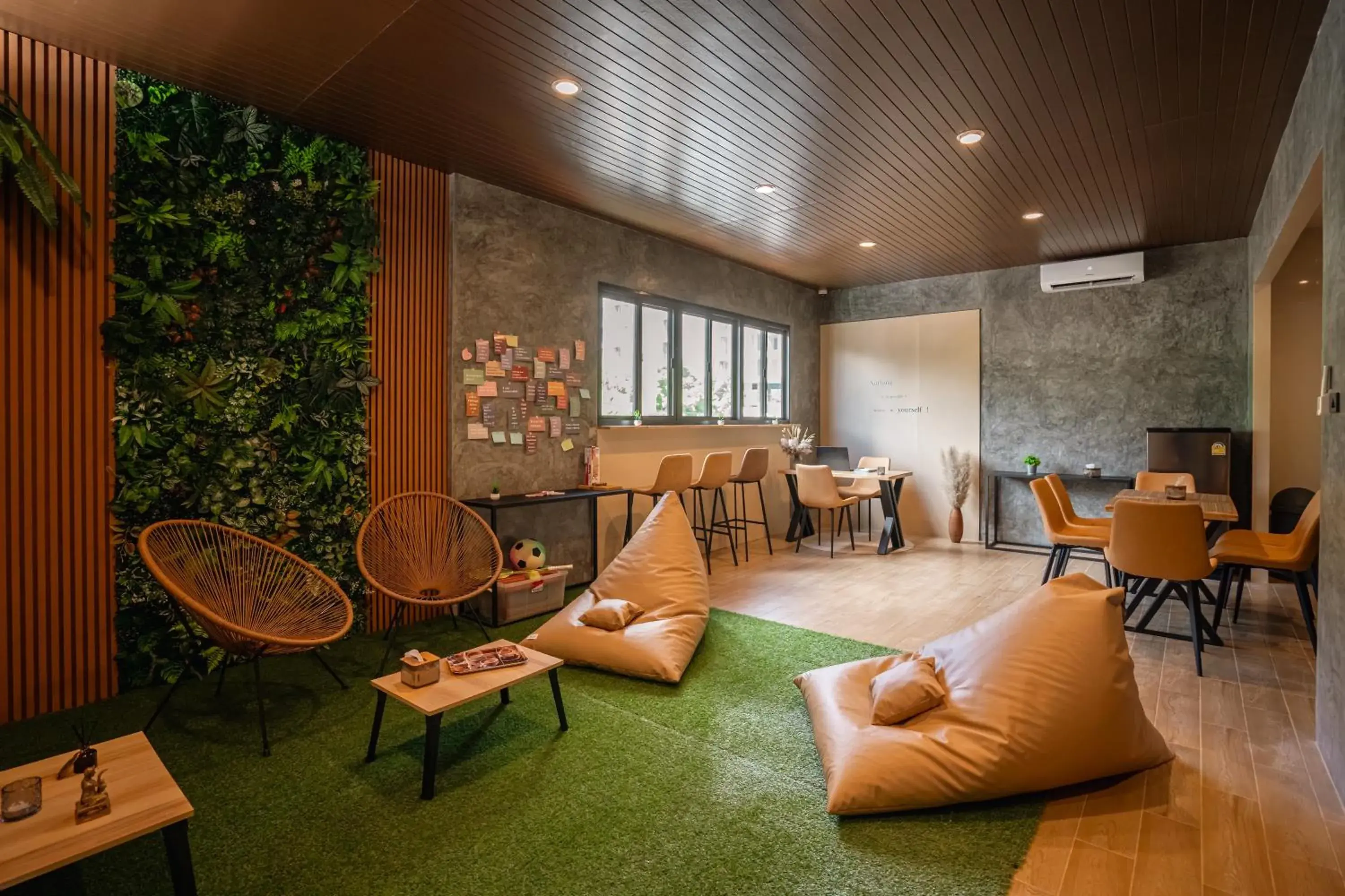 Seating area in Mitsu Guesthouse Seating area in Mitsu Guesthouse