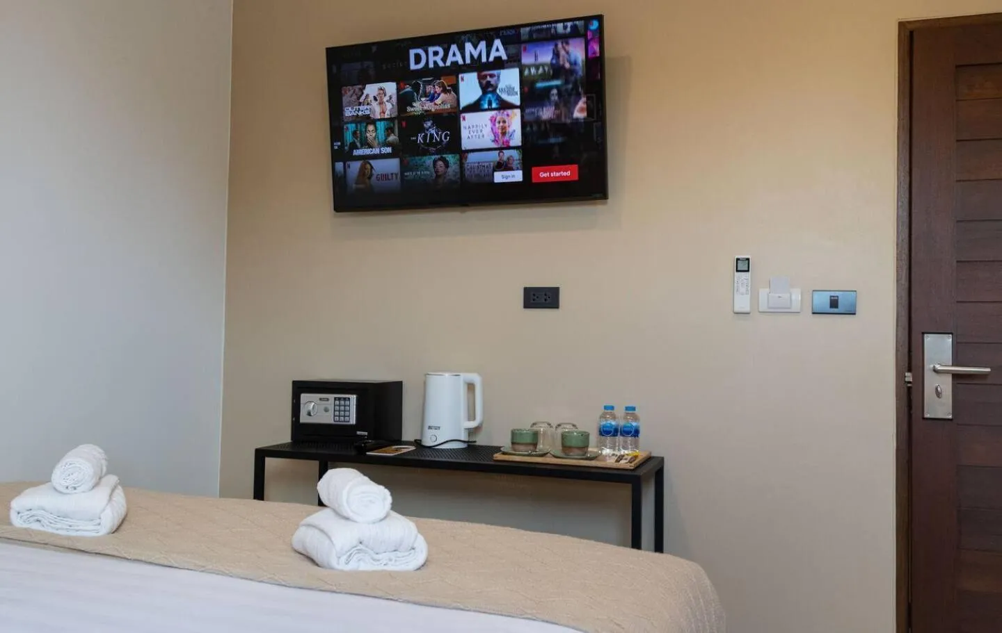 TV and multimedia, Bed in Mitsu Guesthouse