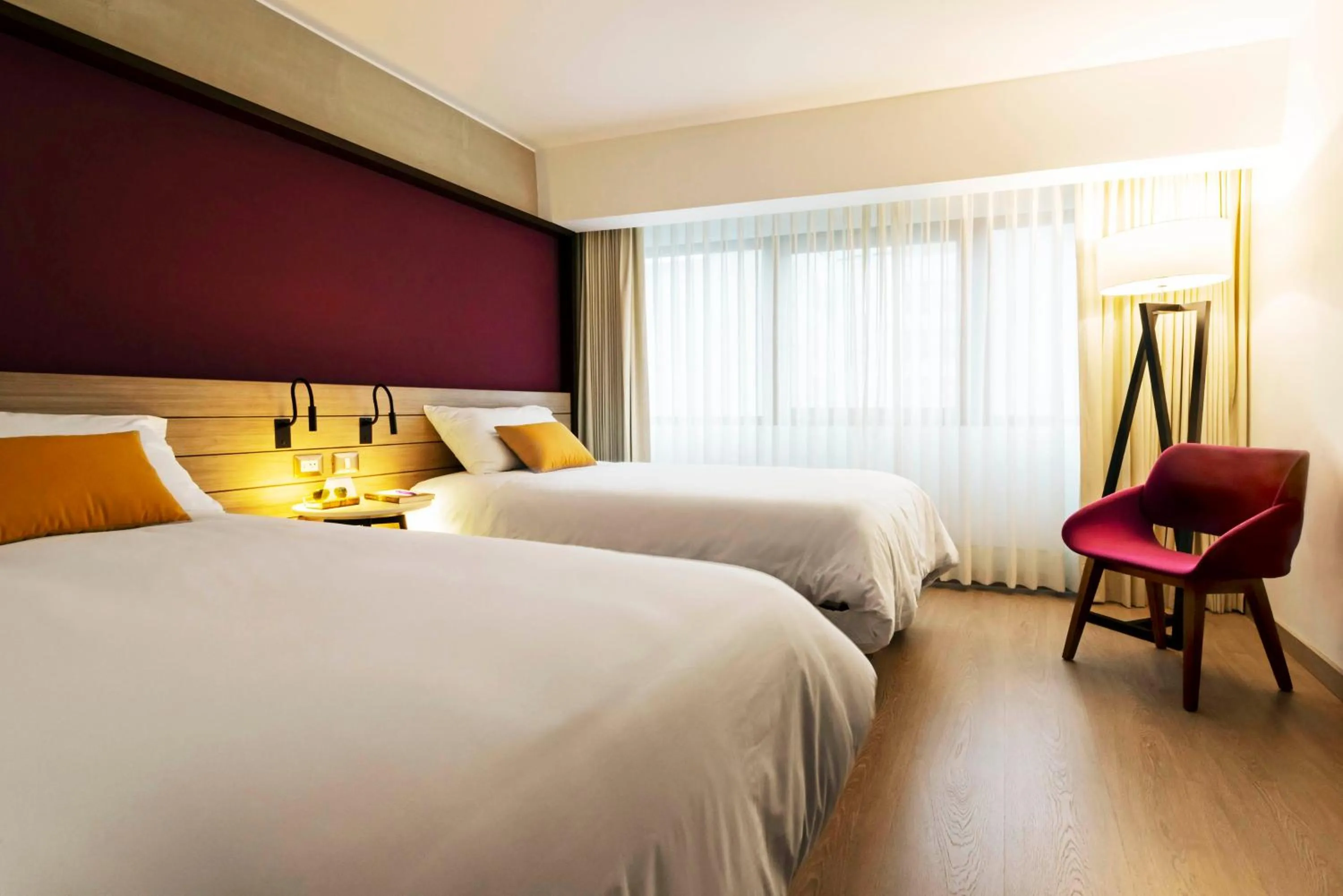 Photo of the whole room in Mercure Ariosto Lima