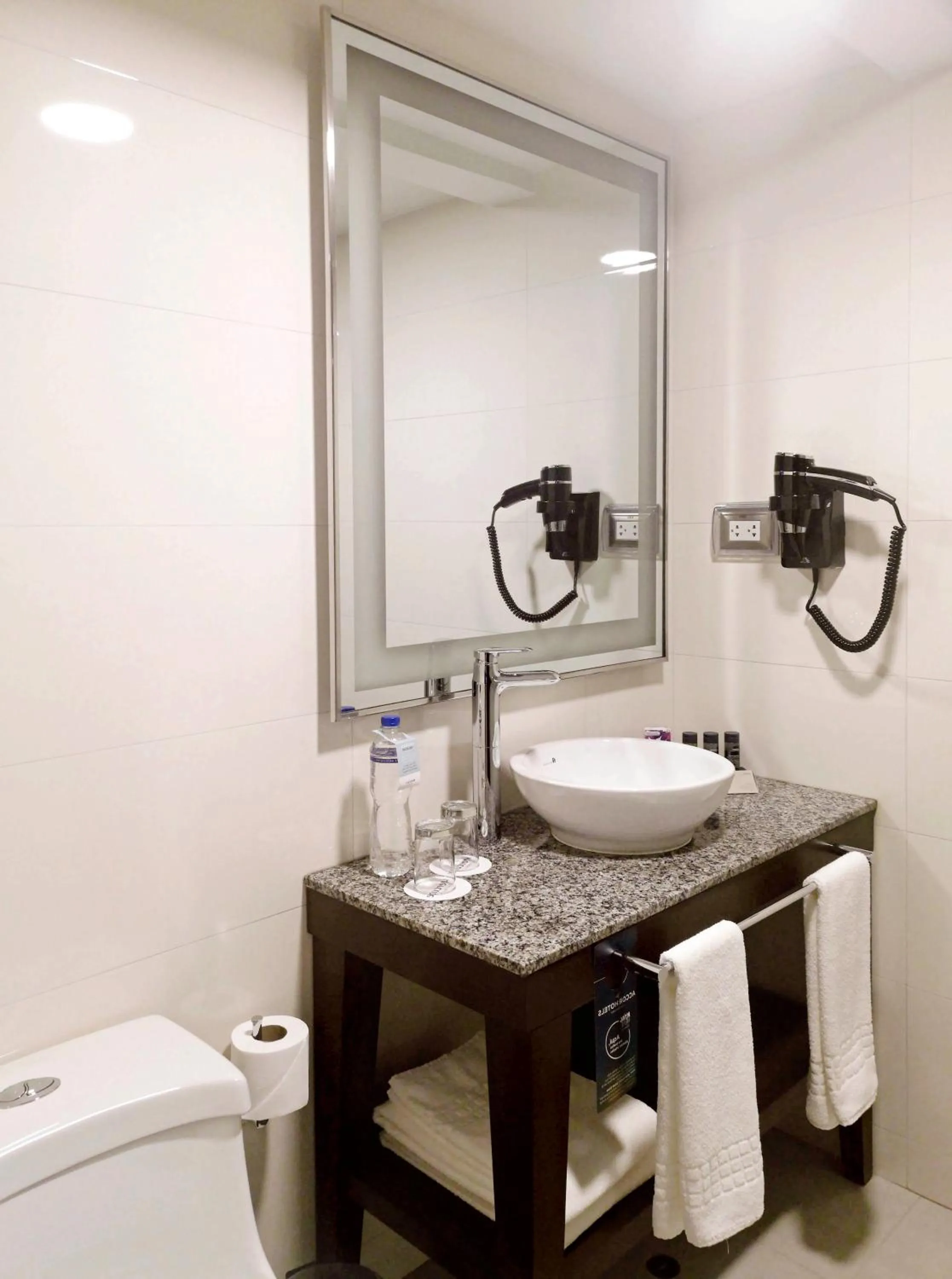 Bathroom in Mercure Ariosto Lima