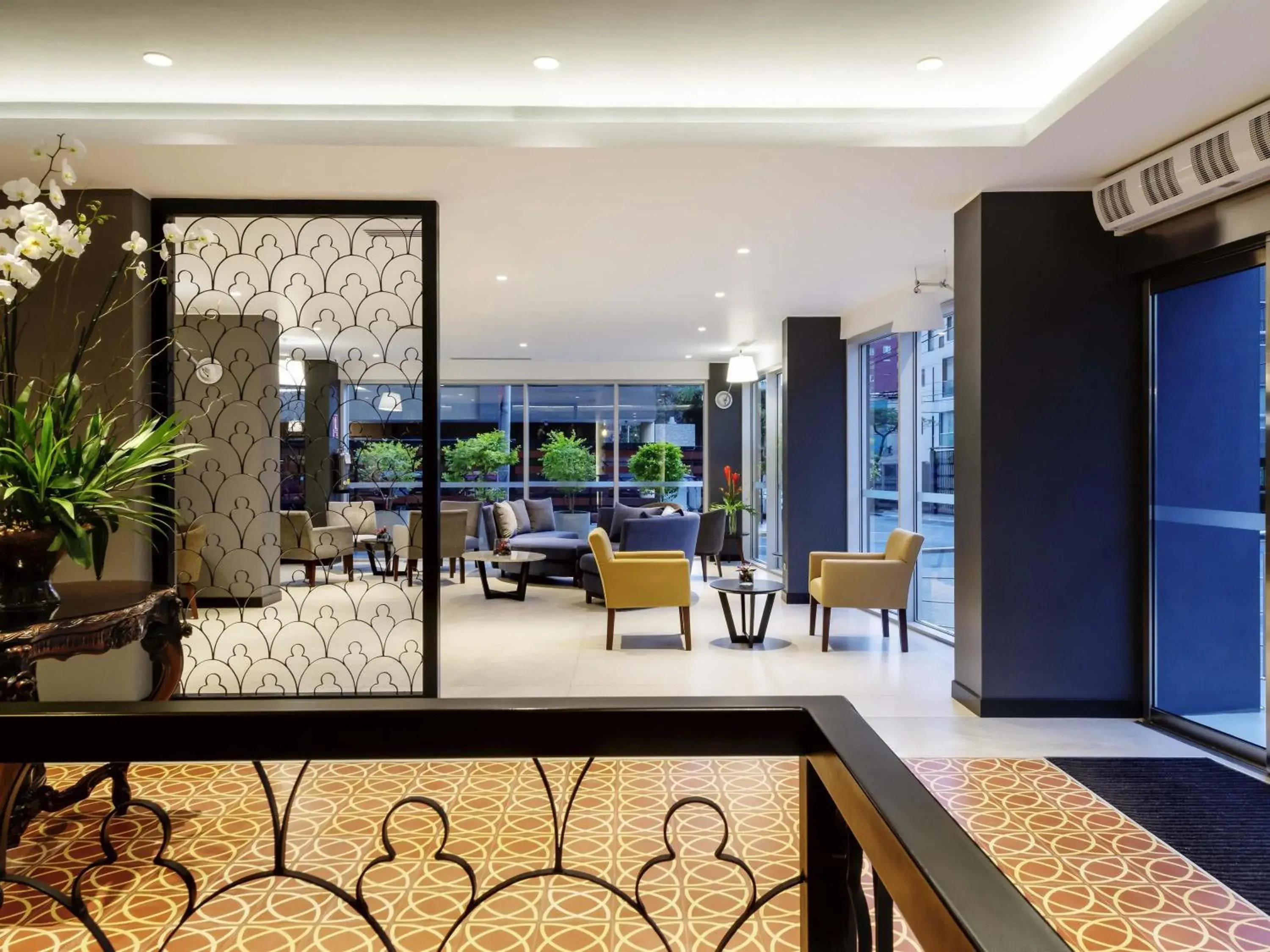 Lounge or bar in Mercure Ariosto Lima Lounge or bar in Mercure Ariosto Lima