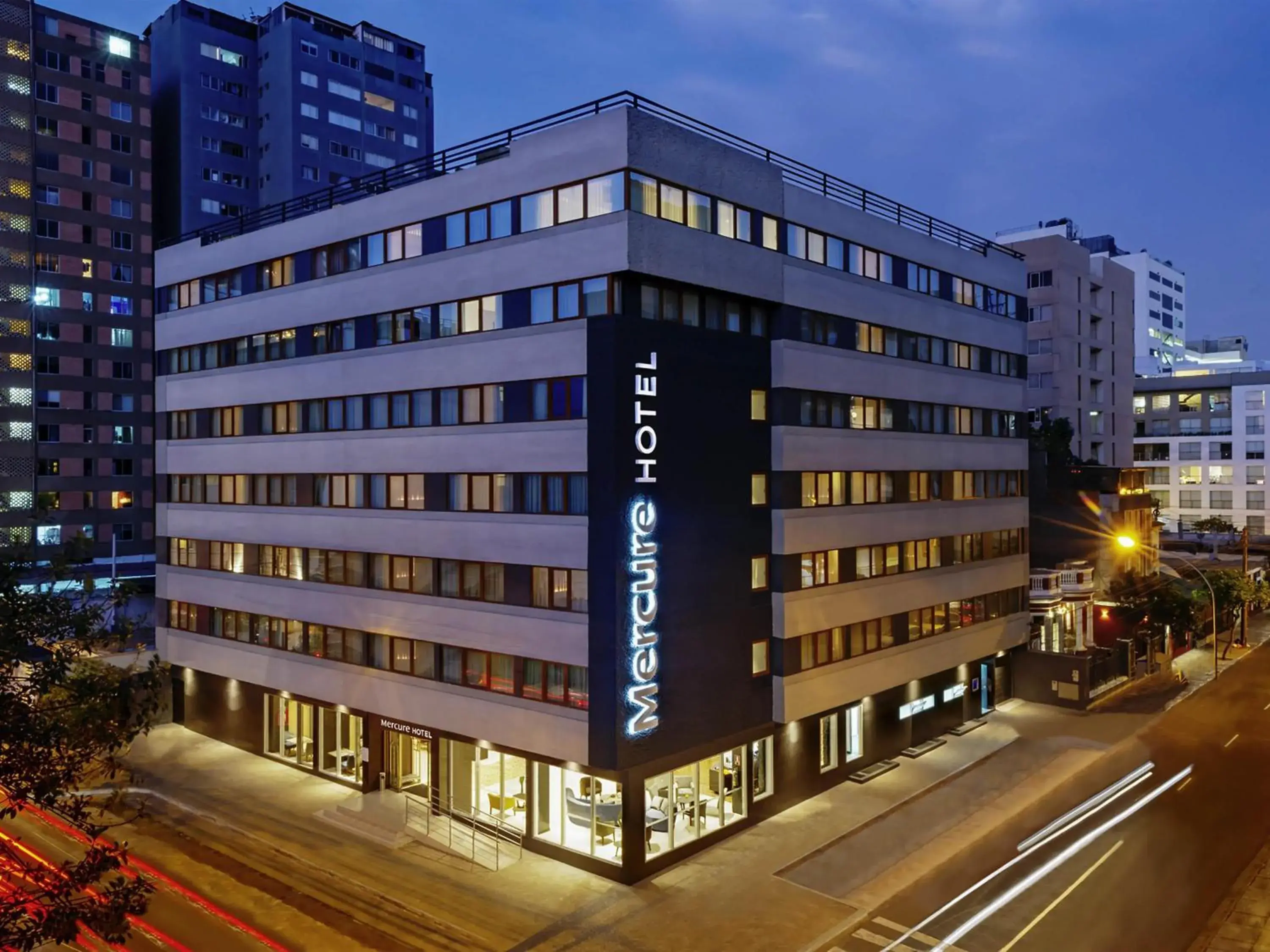 Property building in Mercure Ariosto Lima Property building in Mercure Ariosto Lima