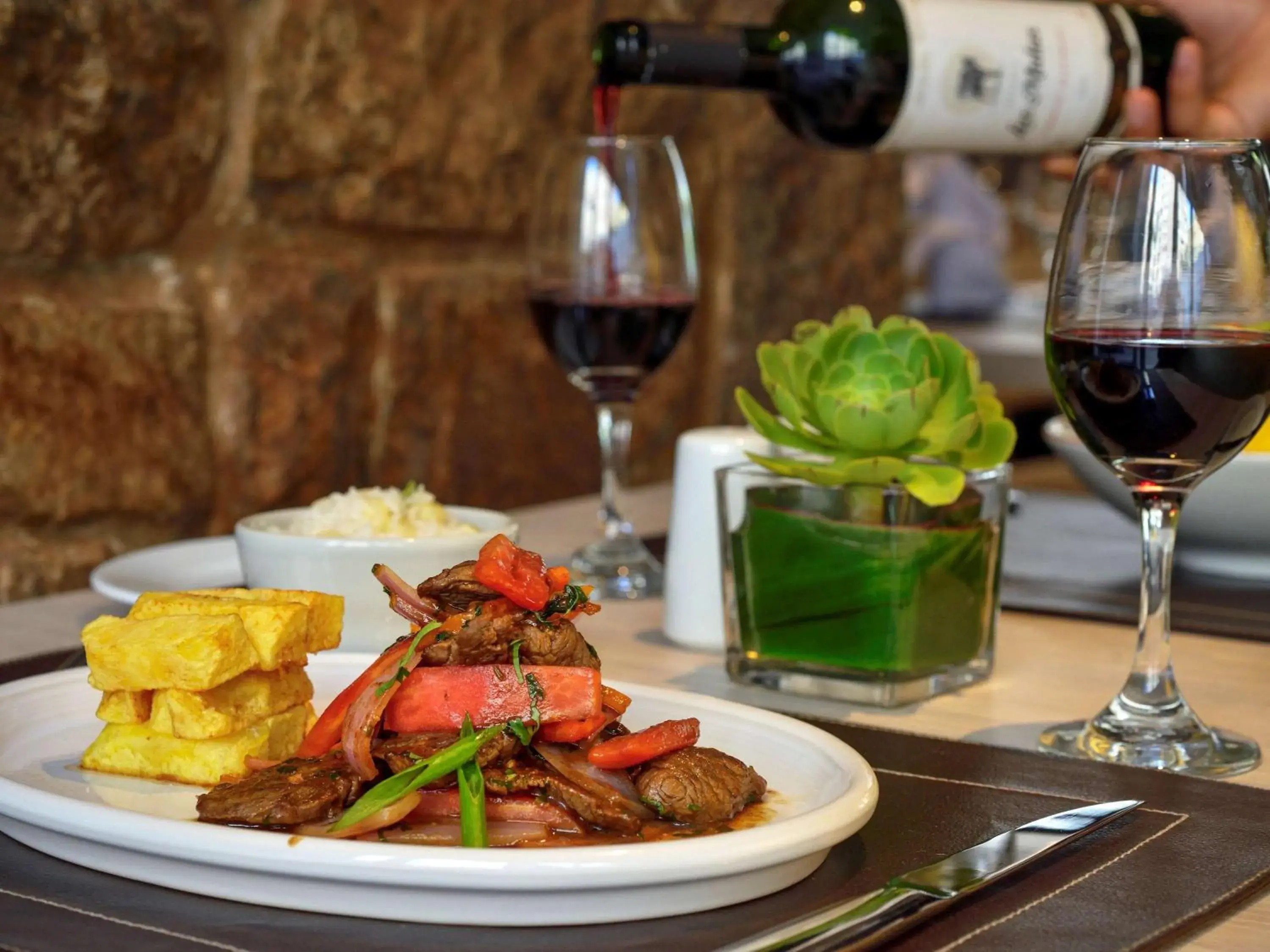 Restaurant/places to eat in Mercure Ariosto Lima Restaurant/places to eat in Mercure Ariosto Lima